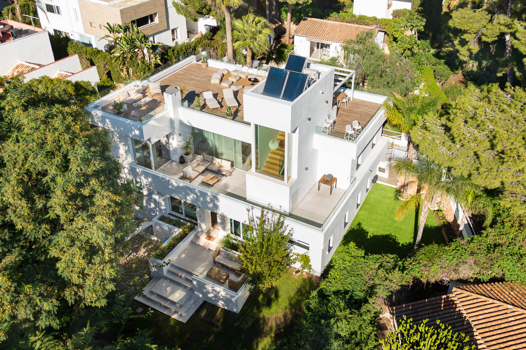 Moderne, Südlage Villa mit Meerblick in Nueva Andalucia, Marbella