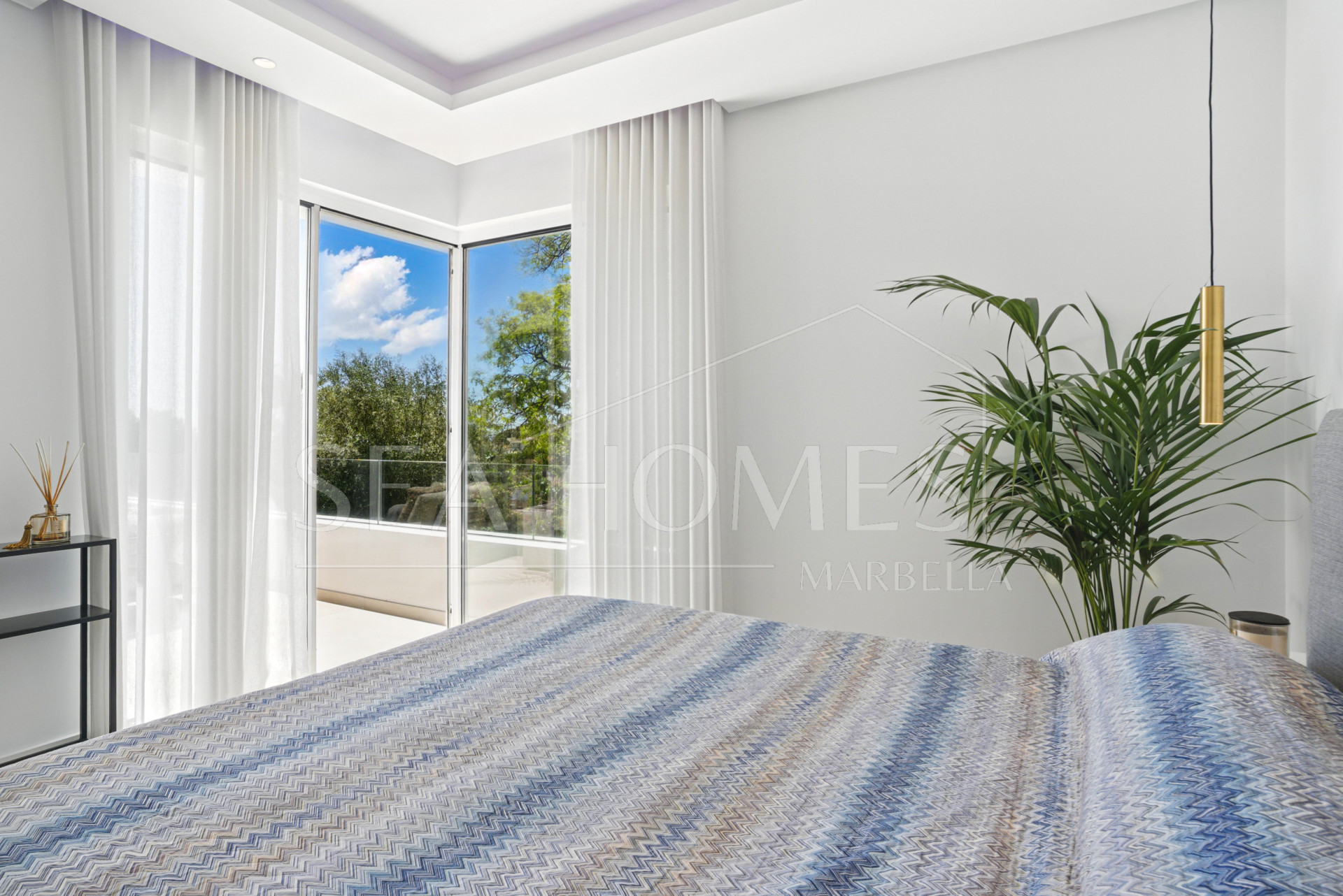 Modern, south facing six bedroom villa with sea views located in Nueva Andalucia, Marbella