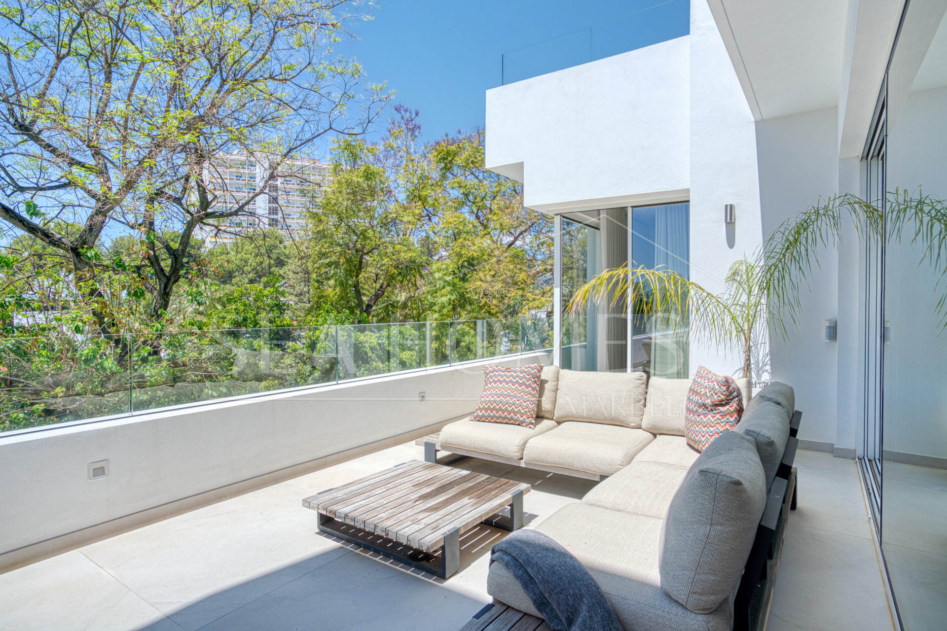 Modern, south facing six bedroom villa with sea views located in Nueva Andalucia, Marbella
