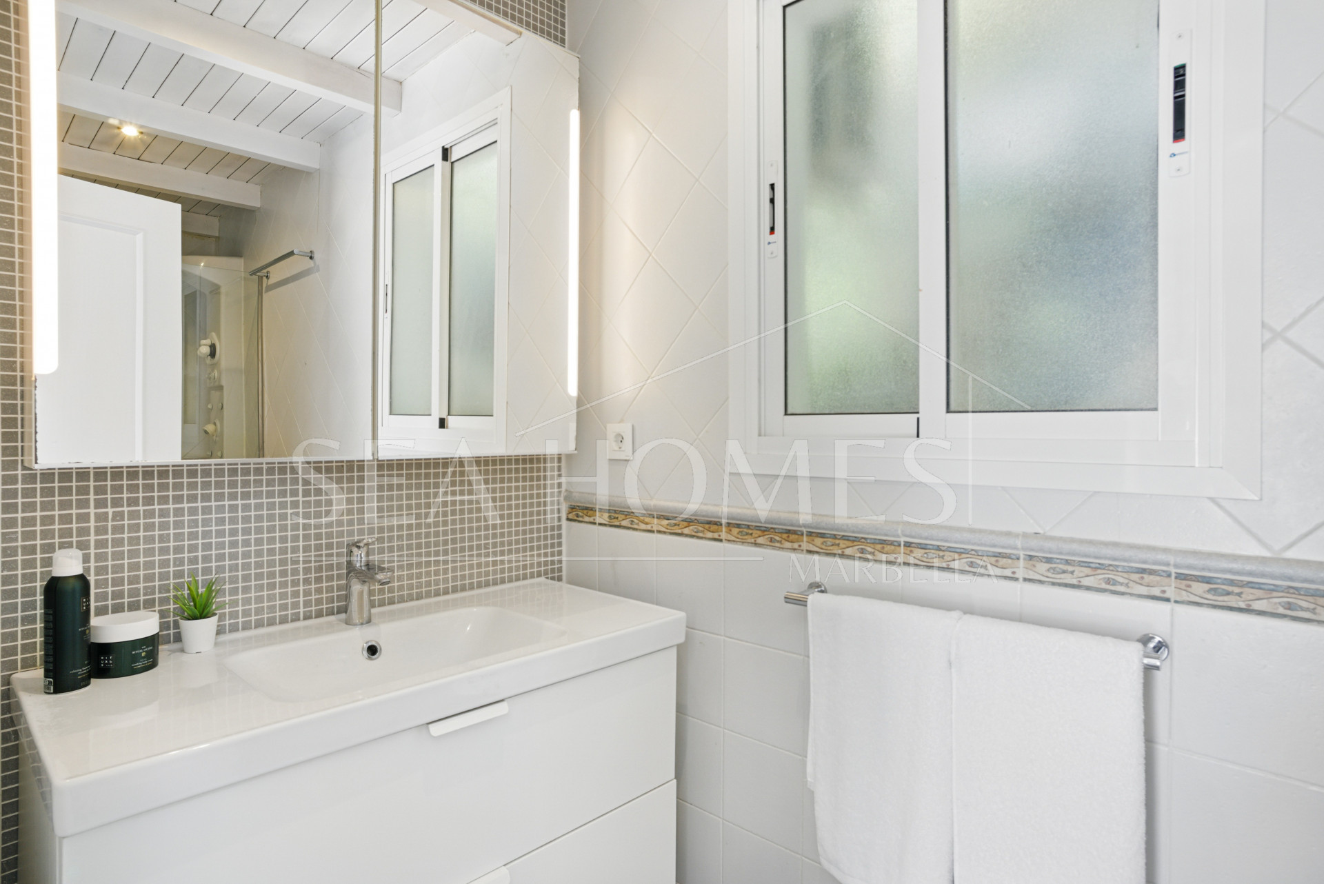 Modern, south facing six bedroom villa with sea views located in Nueva Andalucia, Marbella