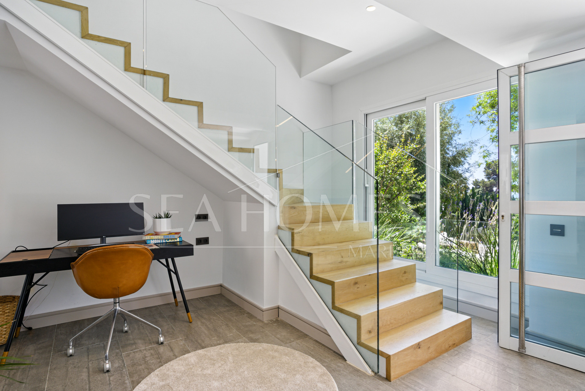 Modern, south facing six bedroom villa with sea views located in Nueva Andalucia, Marbella