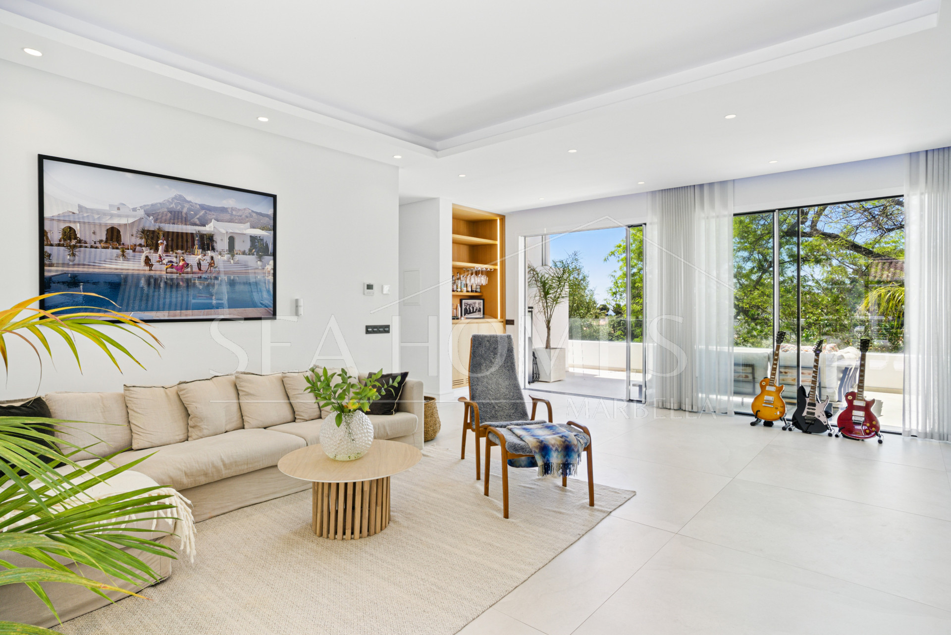 Modern, south facing six bedroom villa with sea views located in Nueva Andalucia, Marbella