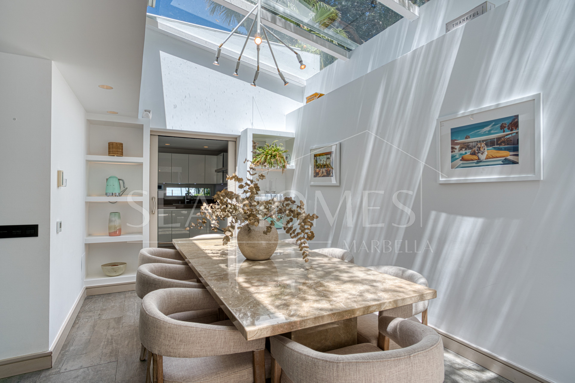 Modern, south facing six bedroom villa with sea views located in Nueva Andalucia, Marbella