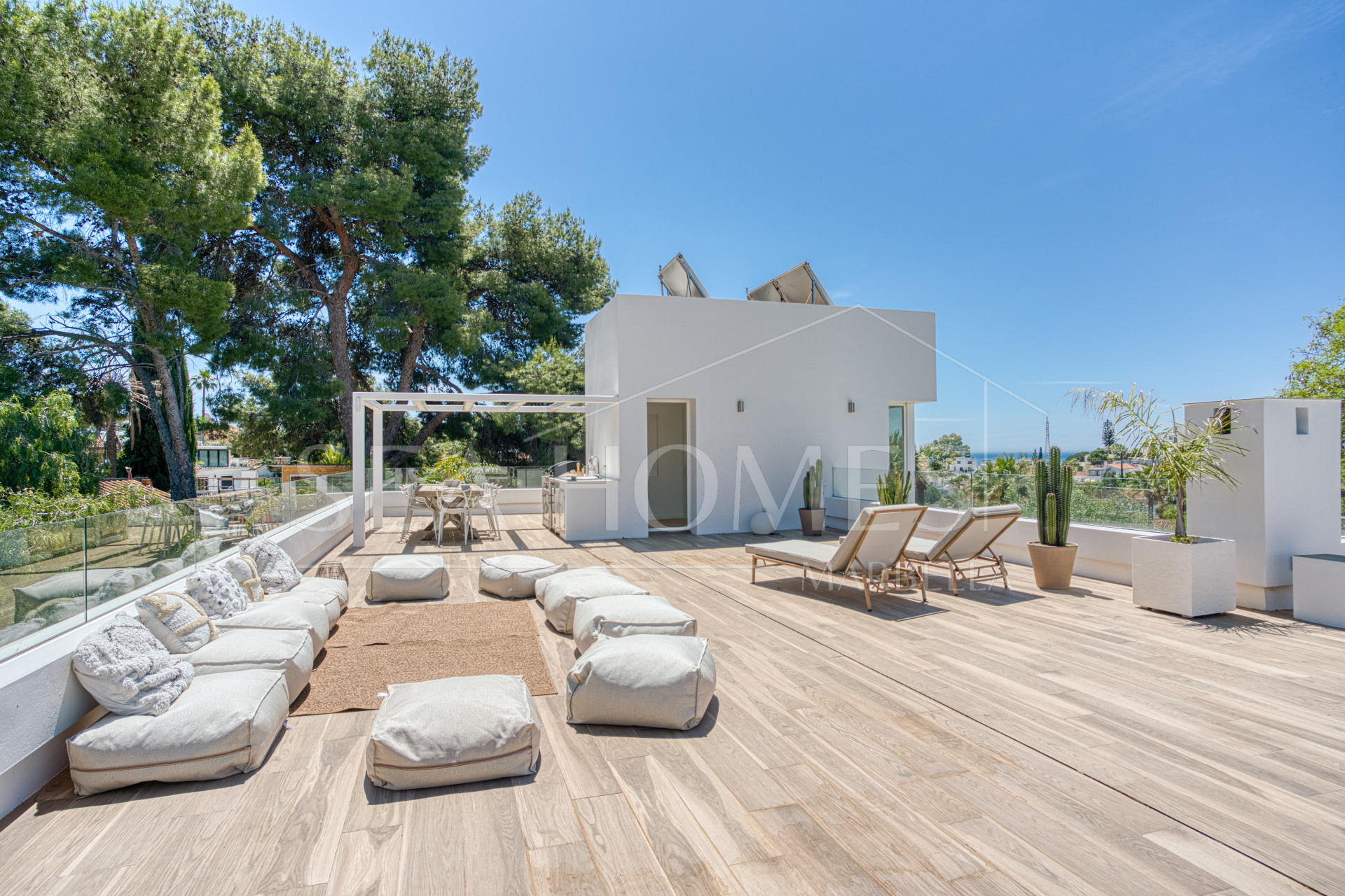 Modern, south facing six bedroom villa with sea views located in Nueva Andalucia, Marbella