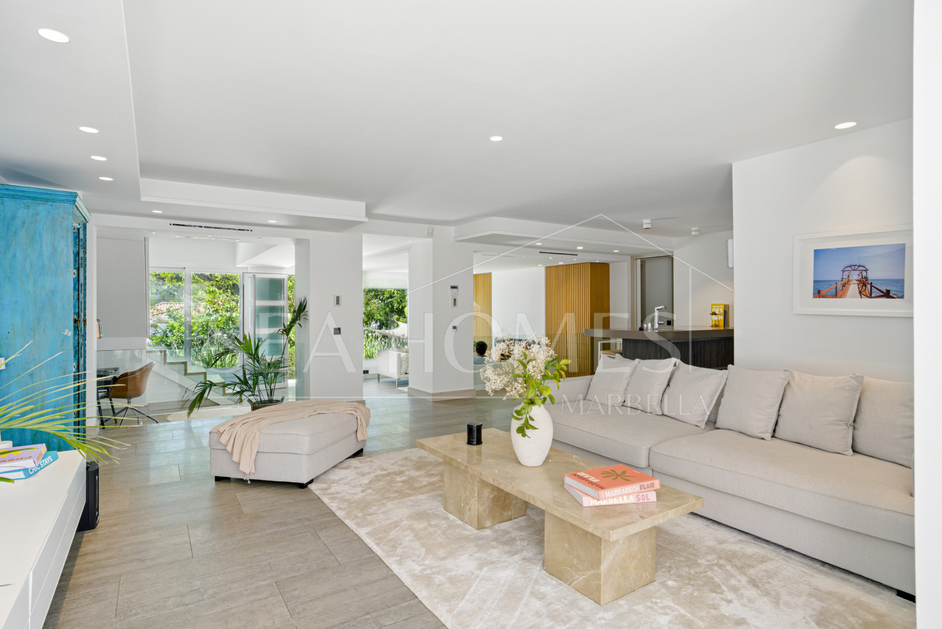 Modern, south facing six bedroom villa with sea views located in Nueva Andalucia, Marbella
