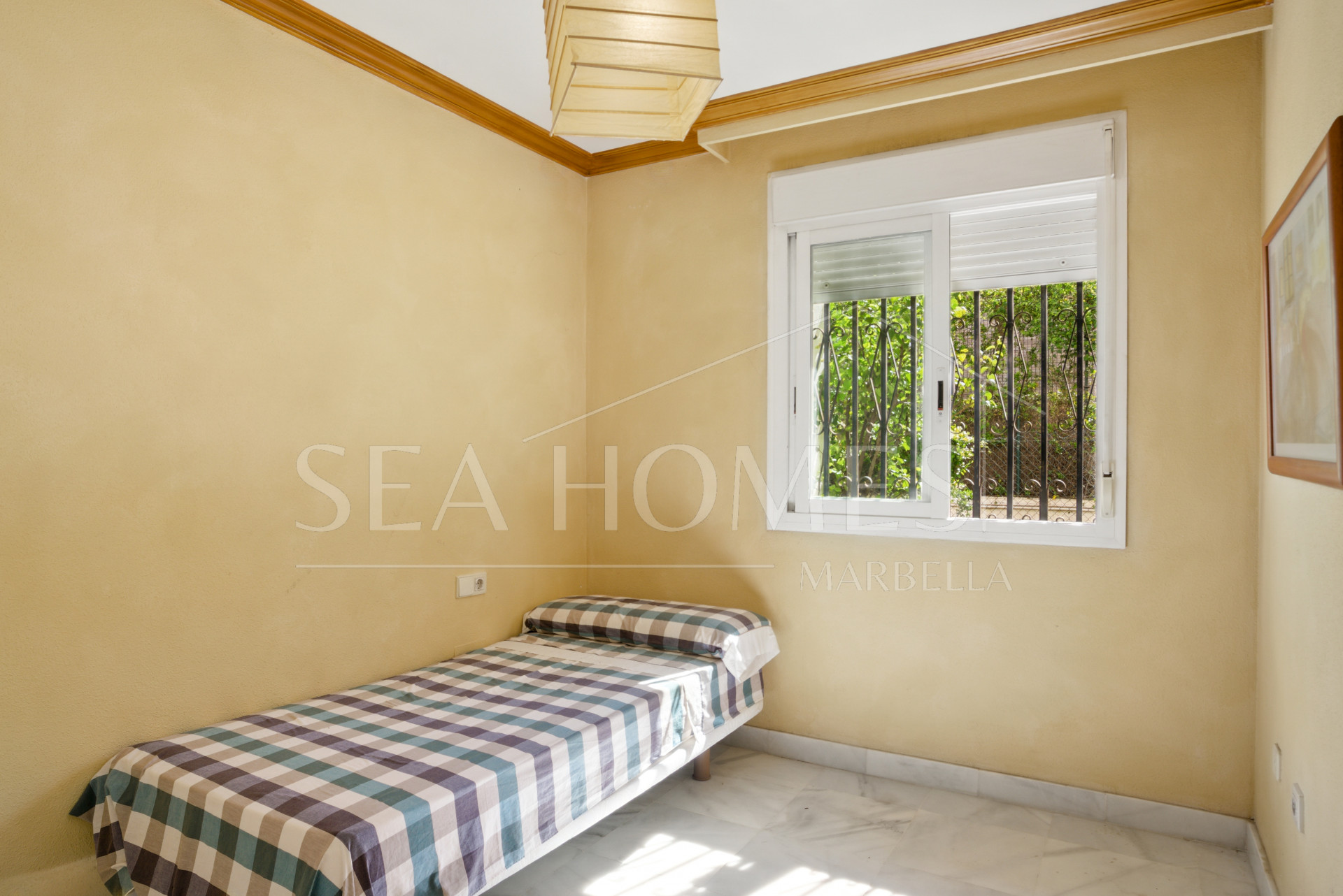 Charming three bedroom, ground floor apartment located in the sought-after community of Pinos de Nagüeles, in Marbella’s prestigious Golden Mile