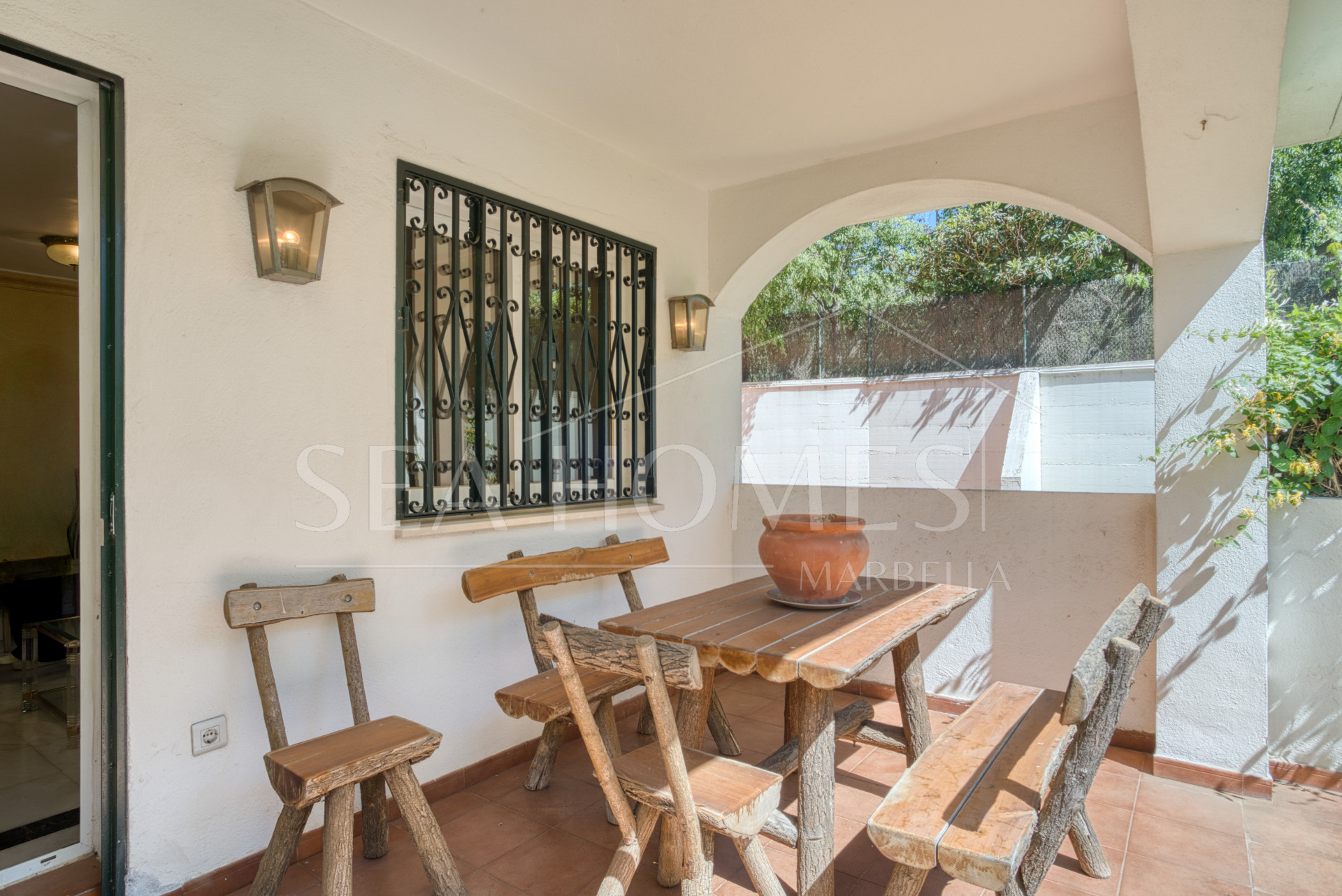 Charming three bedroom, ground floor apartment located in the sought-after community of Pinos de Nagüeles, in Marbella’s prestigious Golden Mile