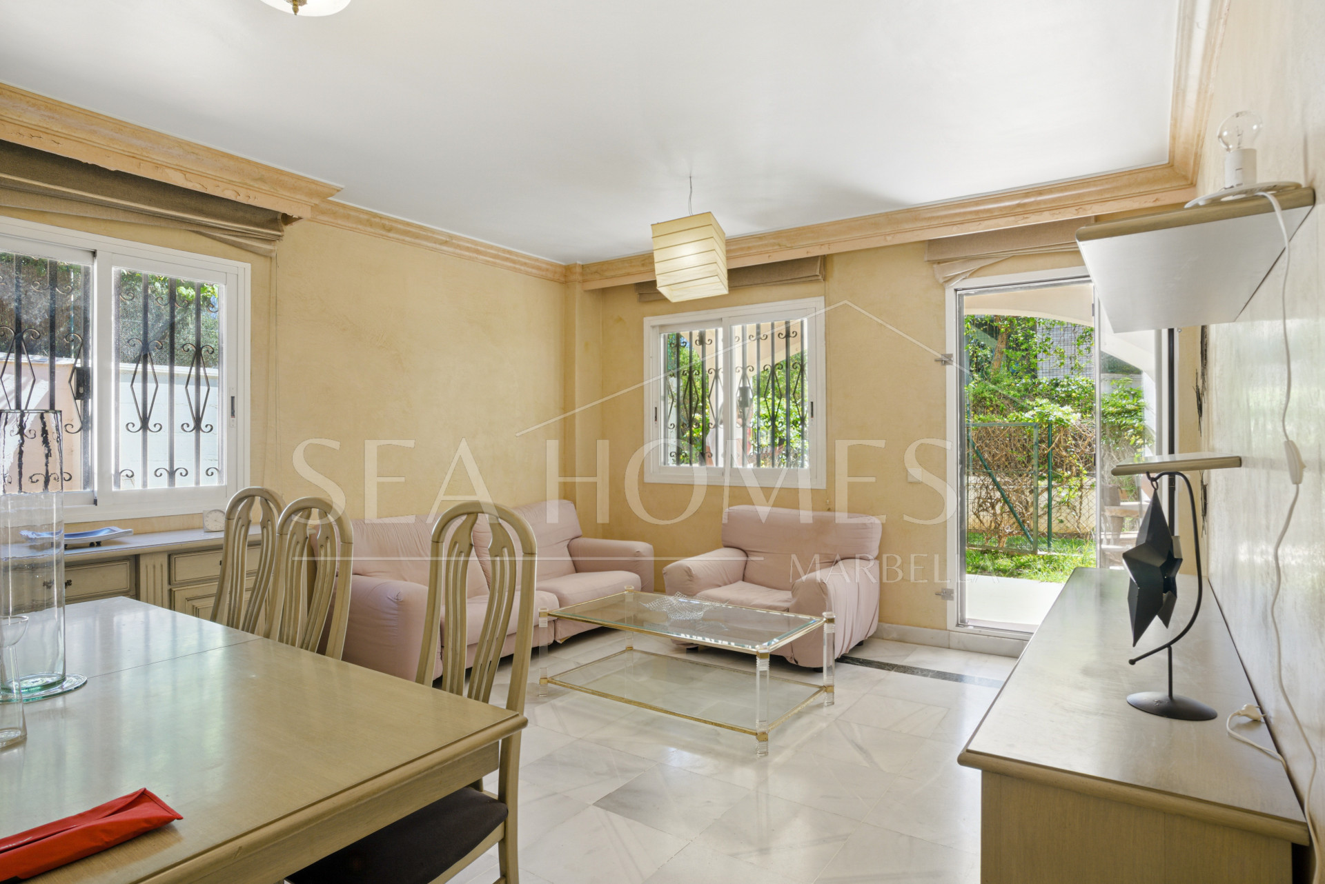 Charming three bedroom, ground floor apartment located in the sought-after community of Pinos de Nagüeles, in Marbella’s prestigious Golden Mile