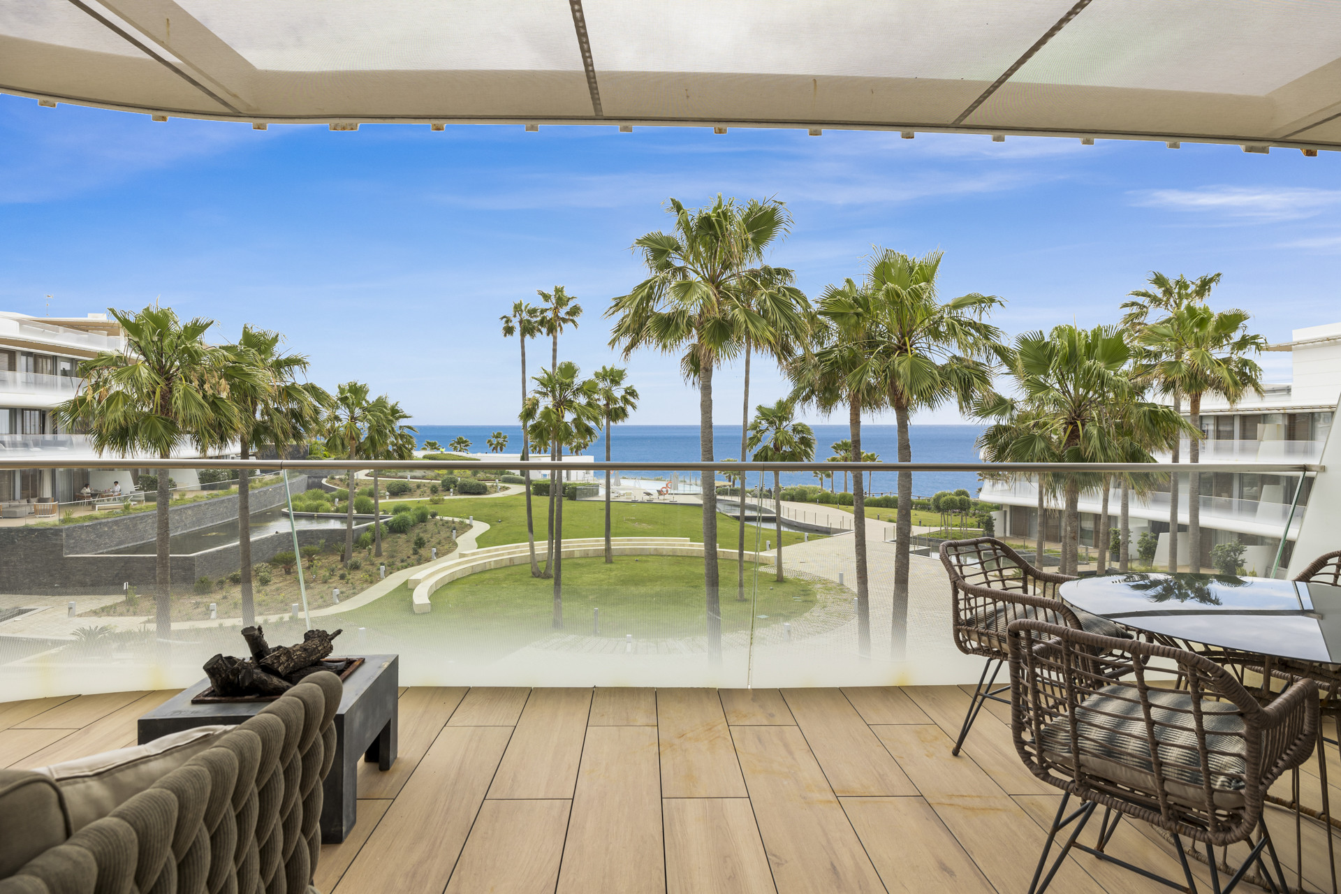 Exquisite three-bedroom frontline beach apartment in the Edge, Estepona