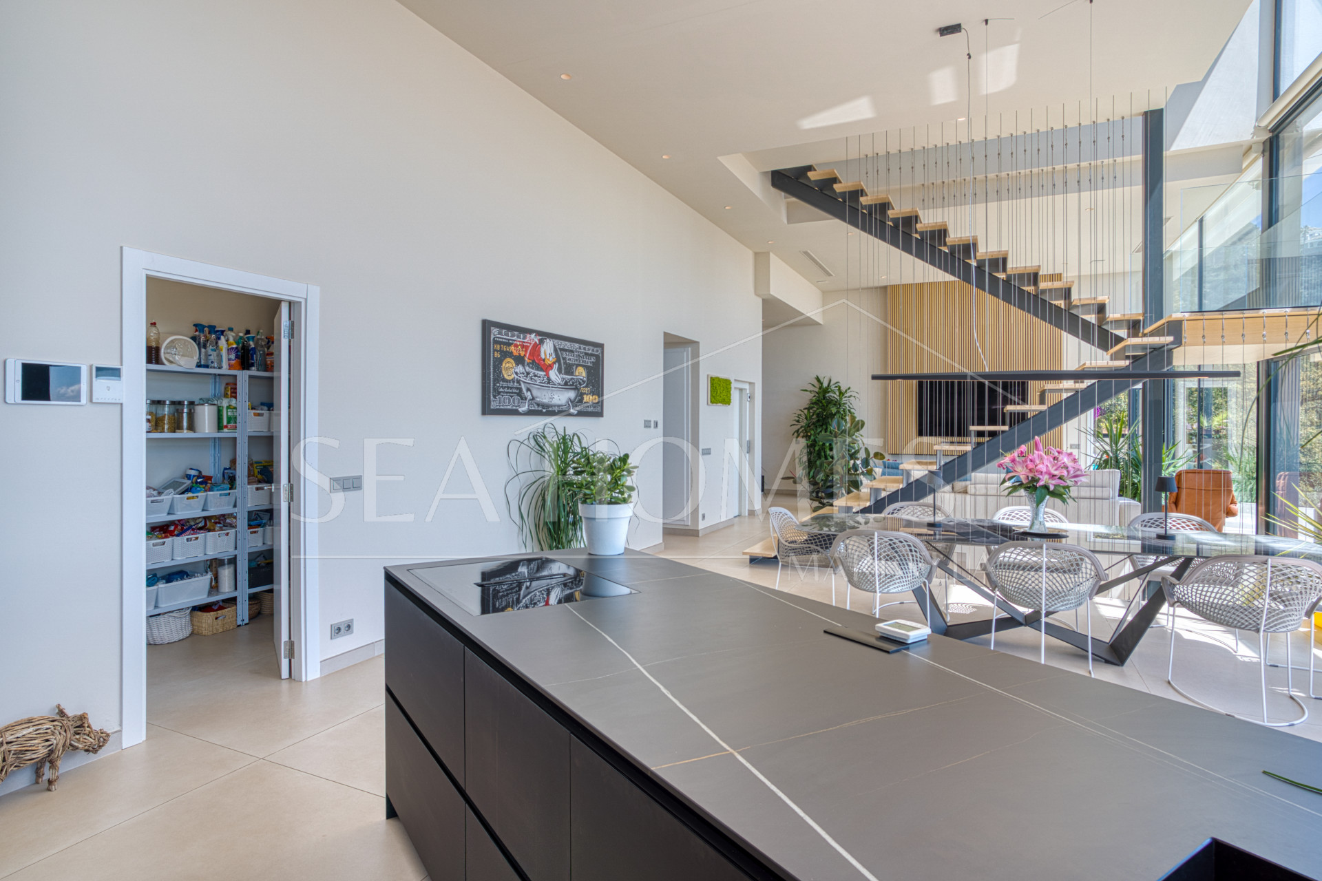 Outstanding, five bedroom Villa located in Altos de Los Monteros with panoramic sea views