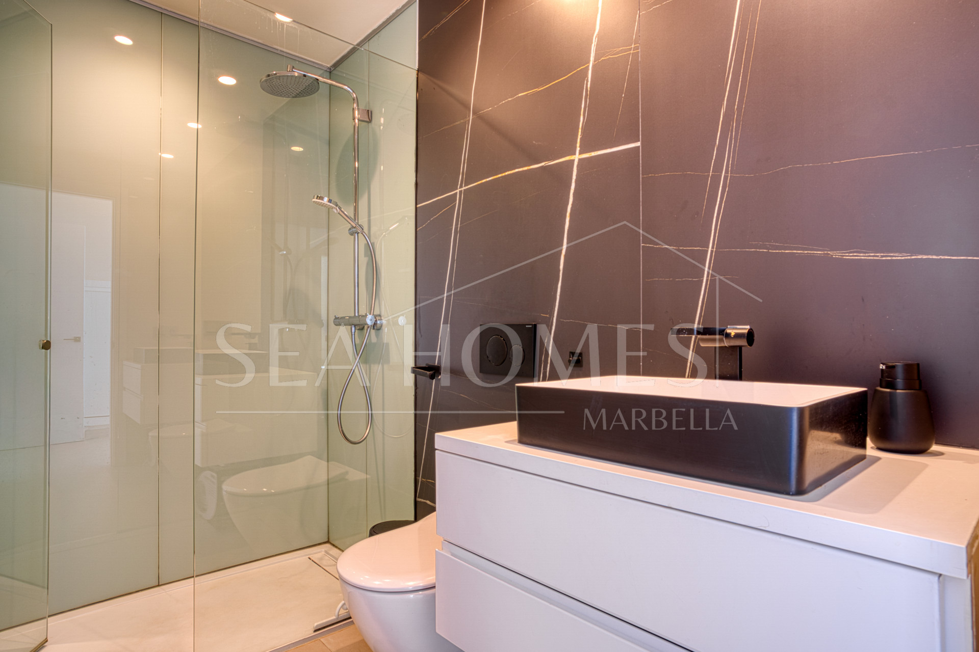 Outstanding, five bedroom Villa located in Altos de Los Monteros with panoramic sea views