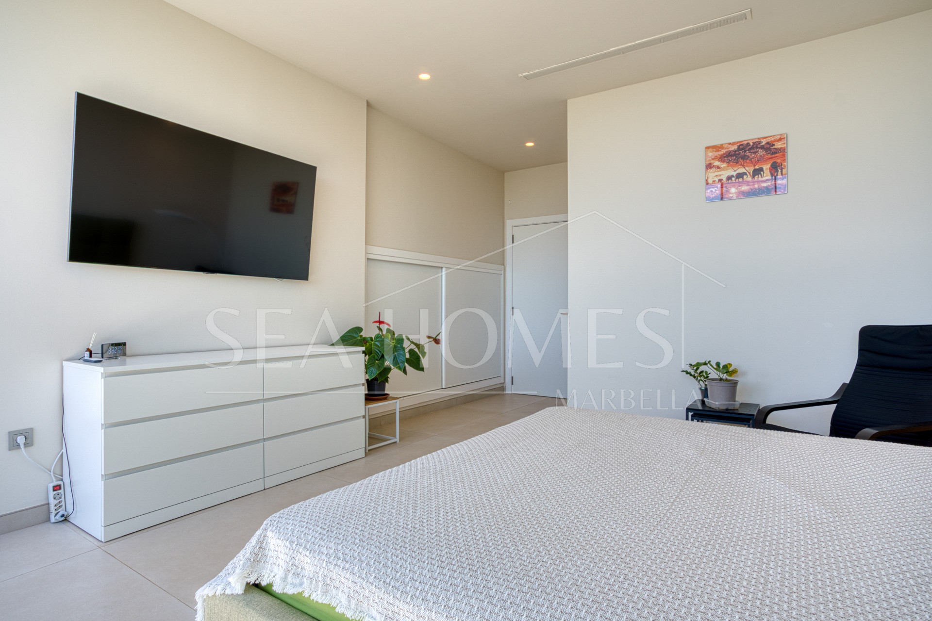 Outstanding, five bedroom Villa located in Altos de Los Monteros with panoramic sea views