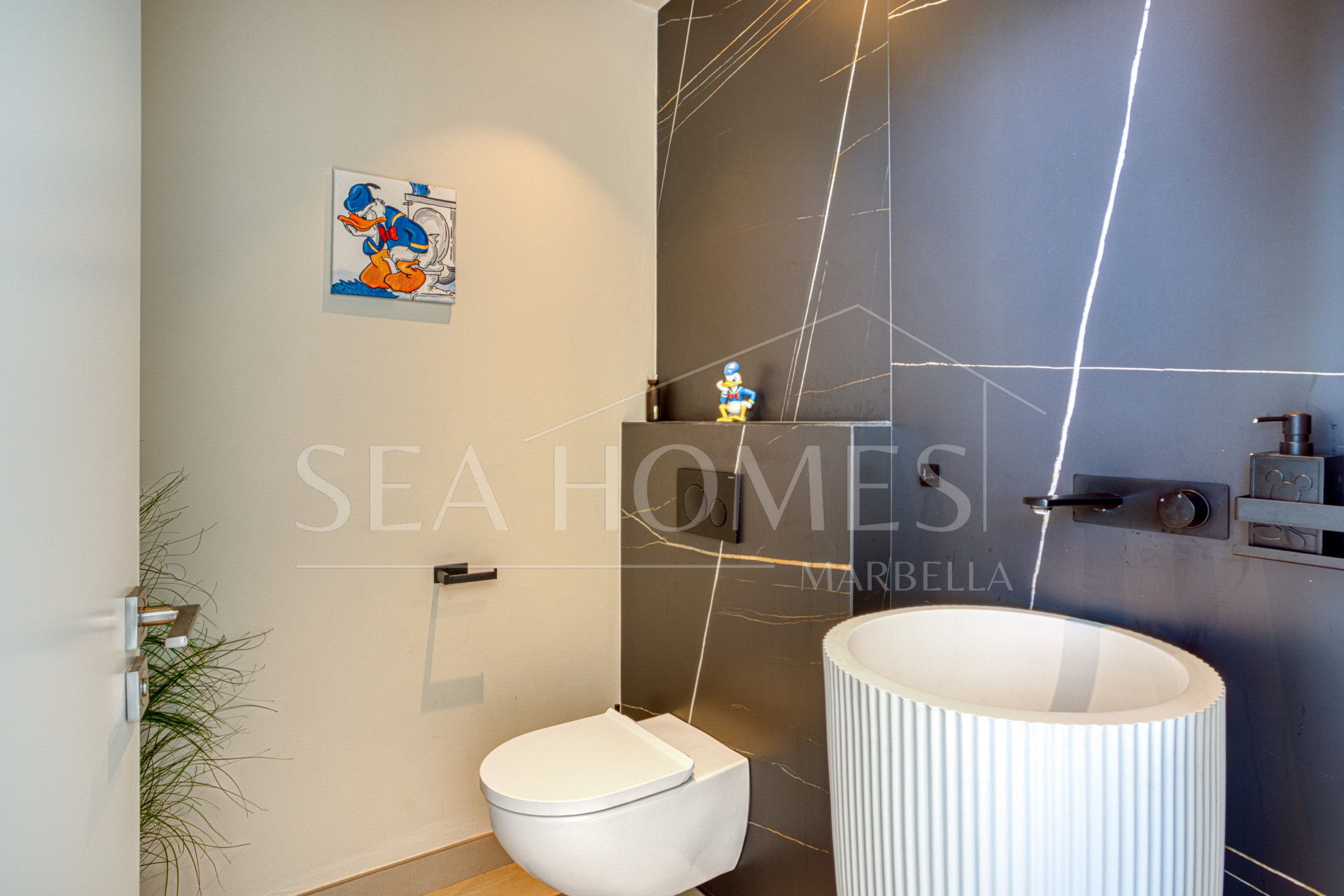 Outstanding, five bedroom Villa located in Altos de Los Monteros with panoramic sea views