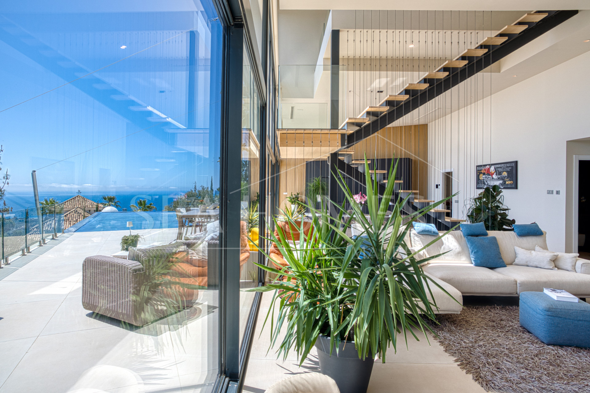 Outstanding, five bedroom Villa located in Altos de Los Monteros with panoramic sea views