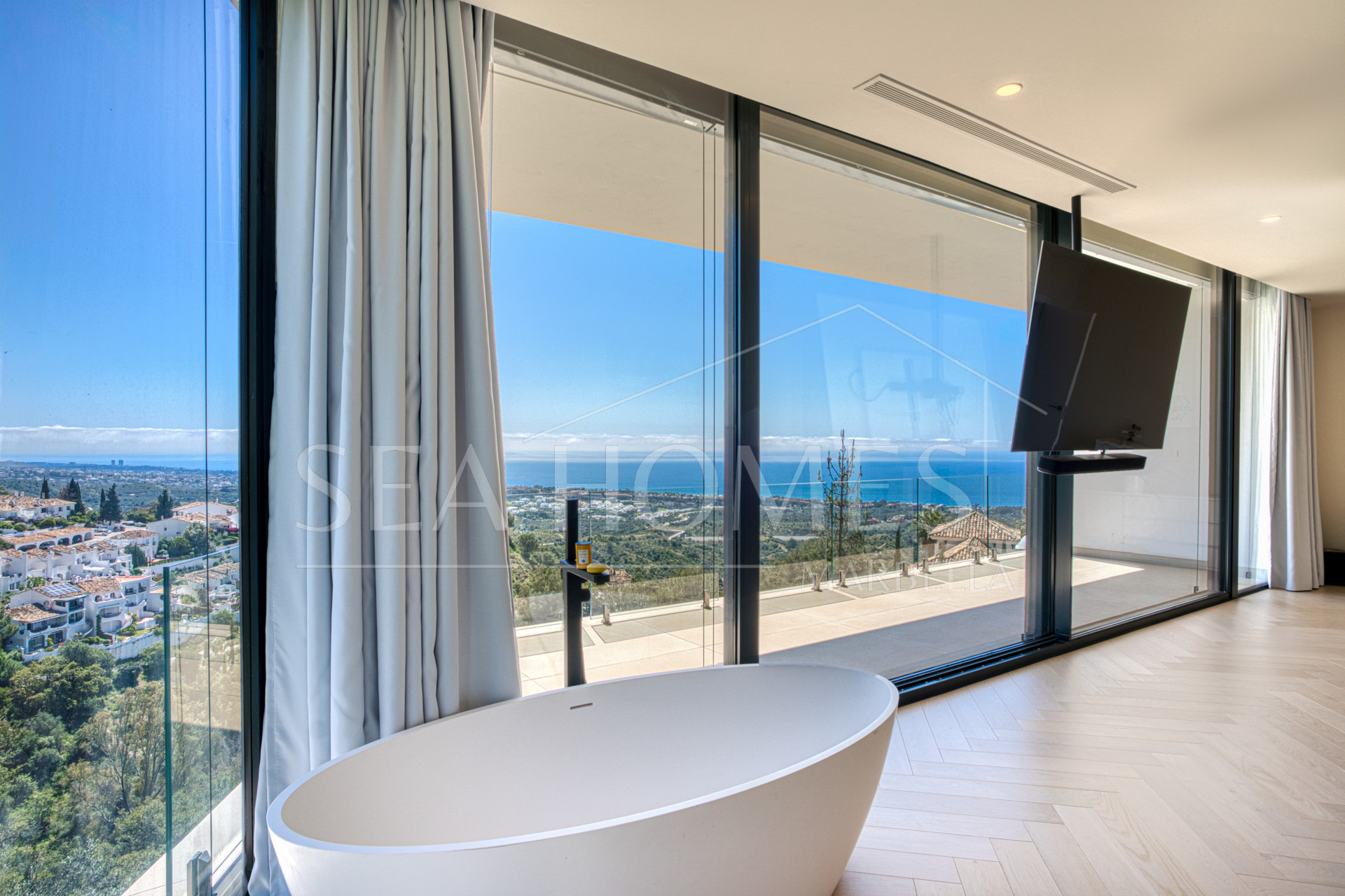 Outstanding, five bedroom Villa located in Altos de Los Monteros with panoramic sea views