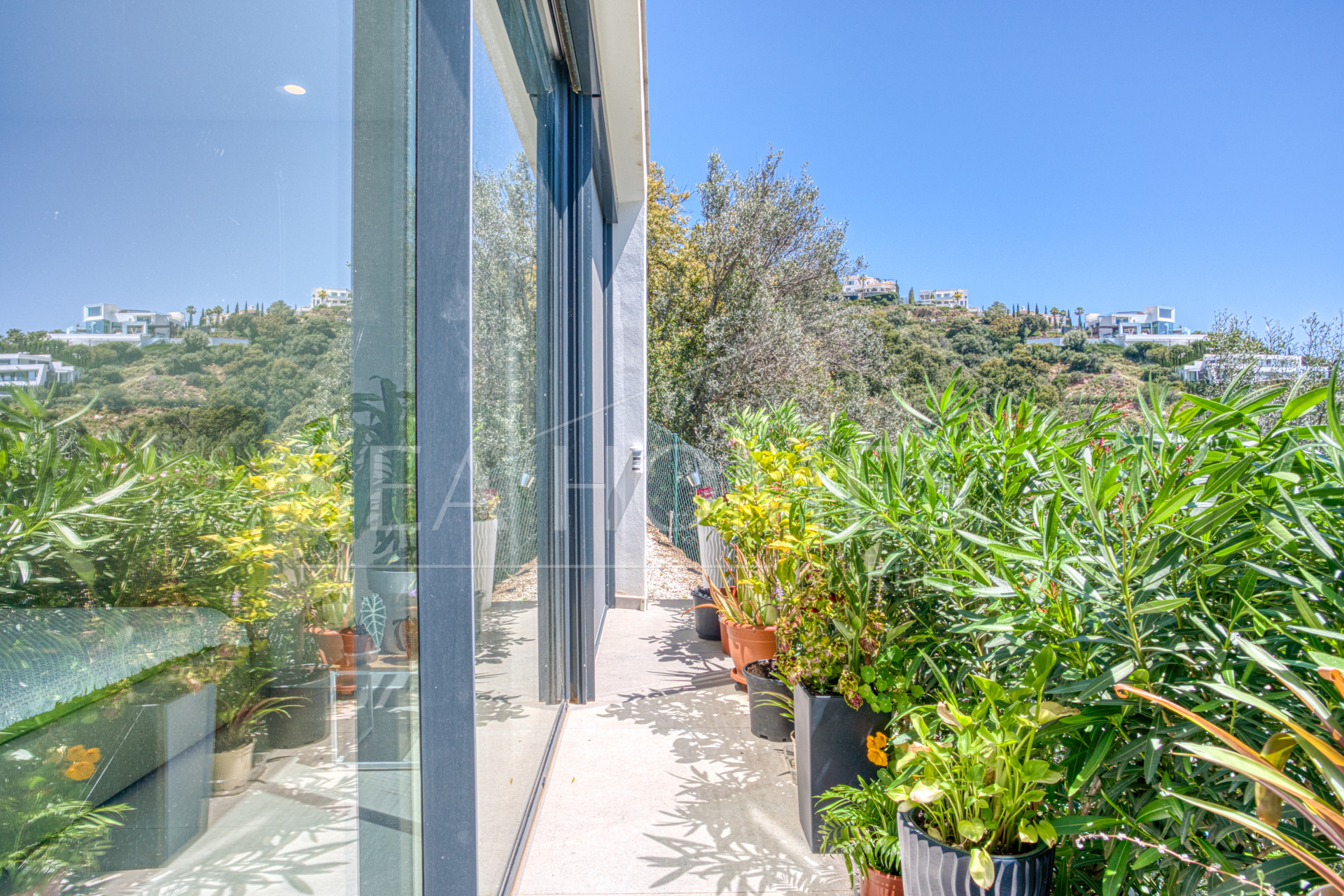 Outstanding, five bedroom Villa located in Altos de Los Monteros with panoramic sea views