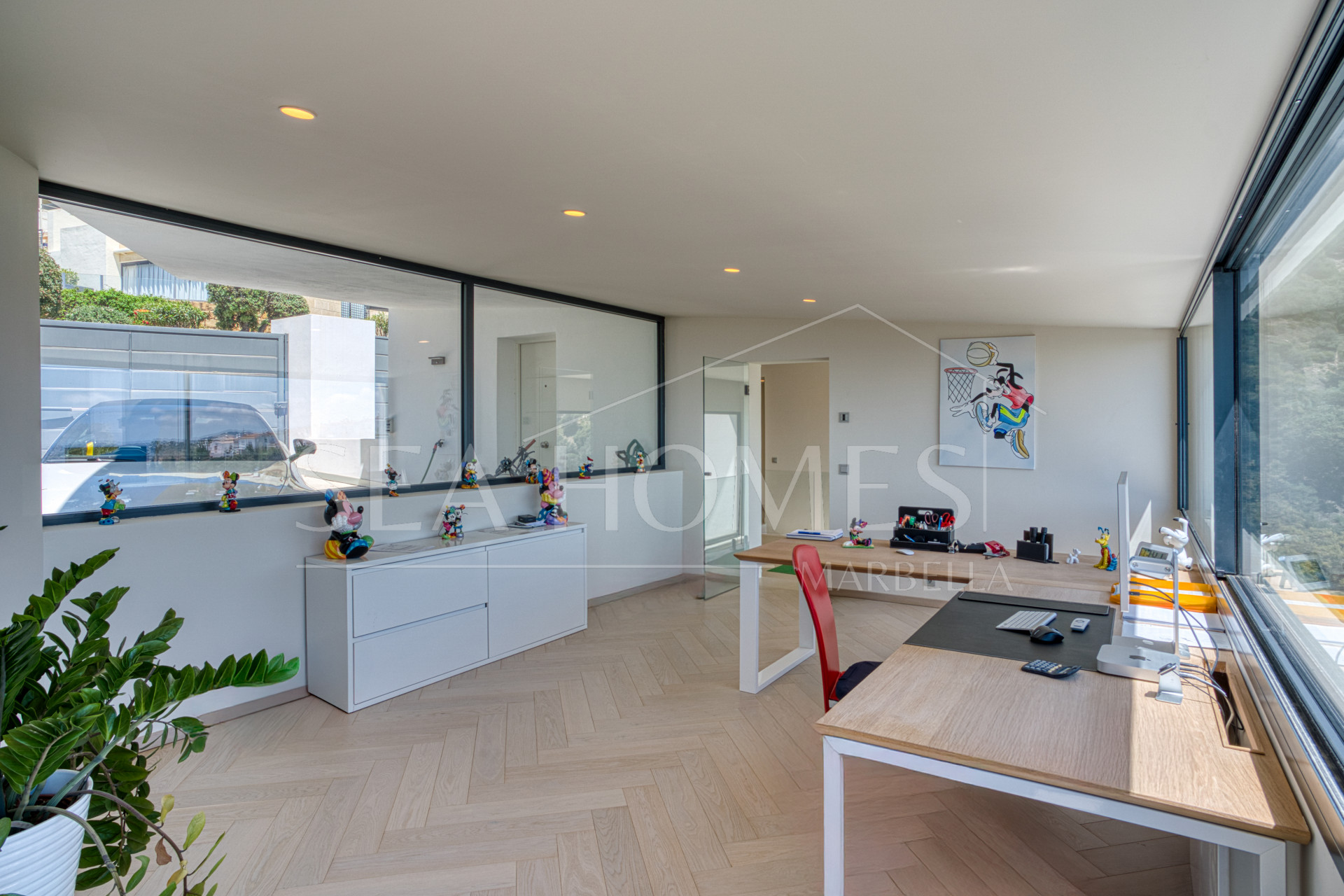 Outstanding, five bedroom Villa located in Altos de Los Monteros with panoramic sea views