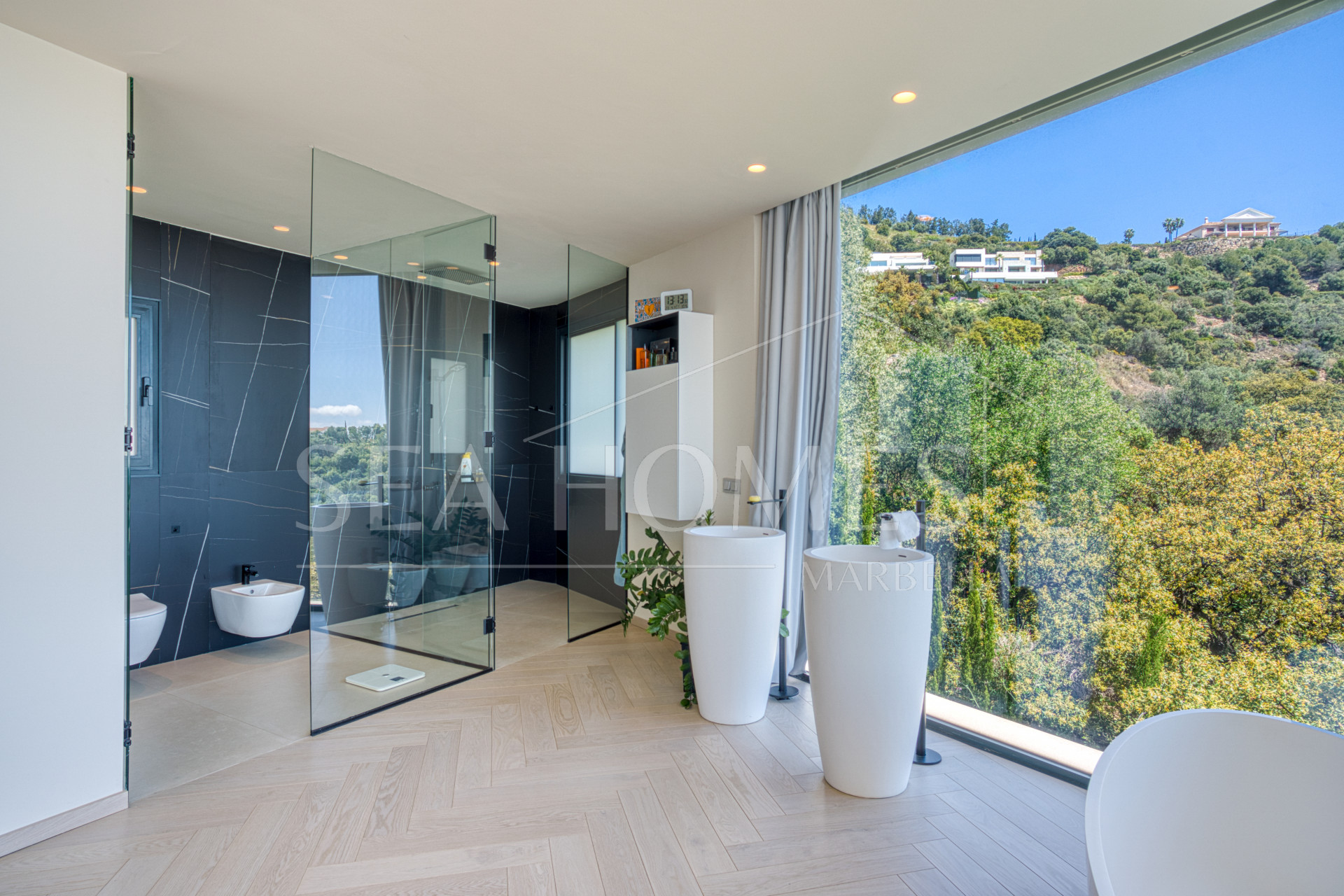 Outstanding, five bedroom Villa located in Altos de Los Monteros with panoramic sea views