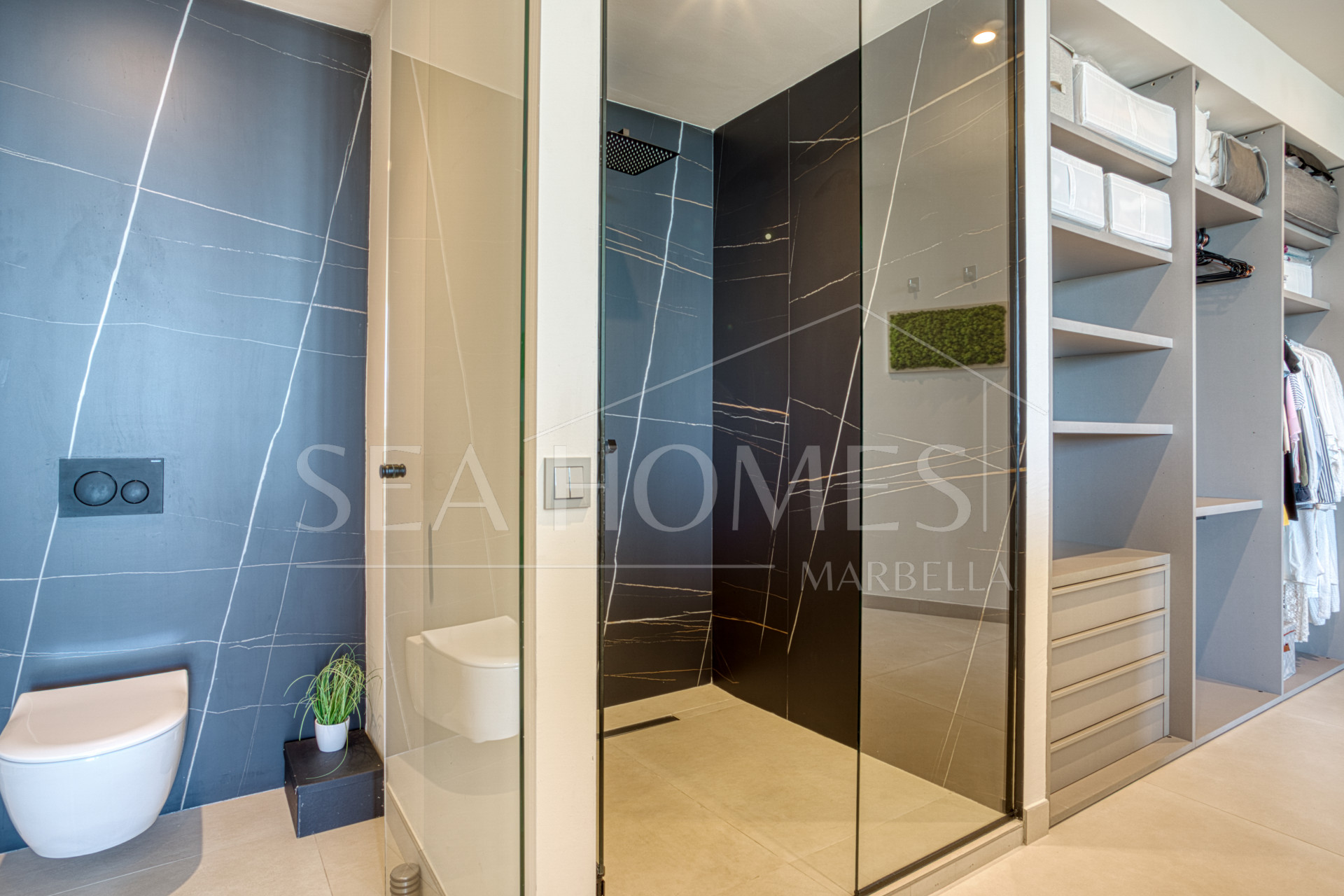 Outstanding, five bedroom Villa located in Altos de Los Monteros with panoramic sea views