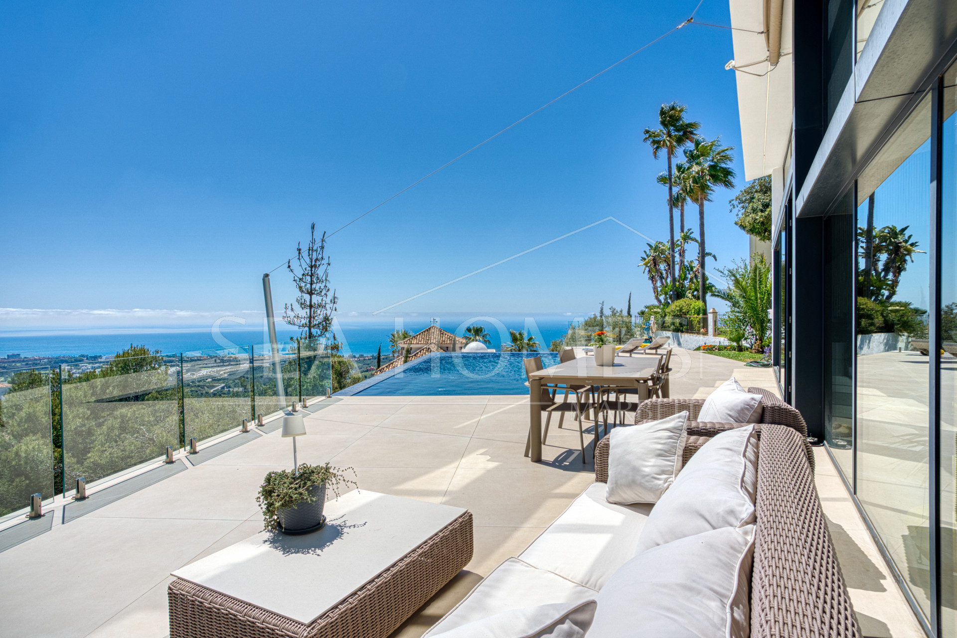 Outstanding, five bedroom Villa located in Altos de Los Monteros with panoramic sea views