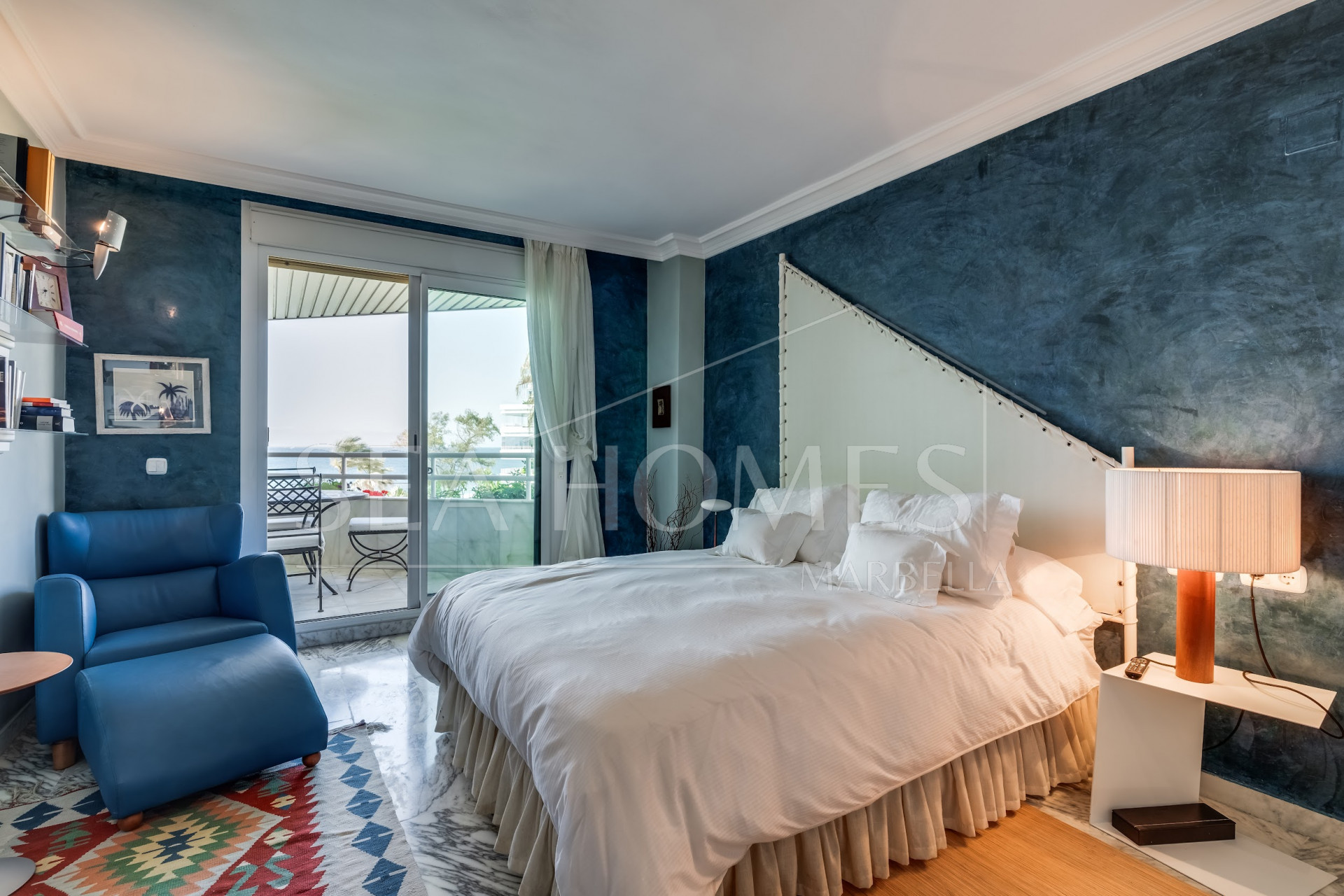 Impressive two bedroom, south west facing apartment in the beachfront community Playa Esmeralda