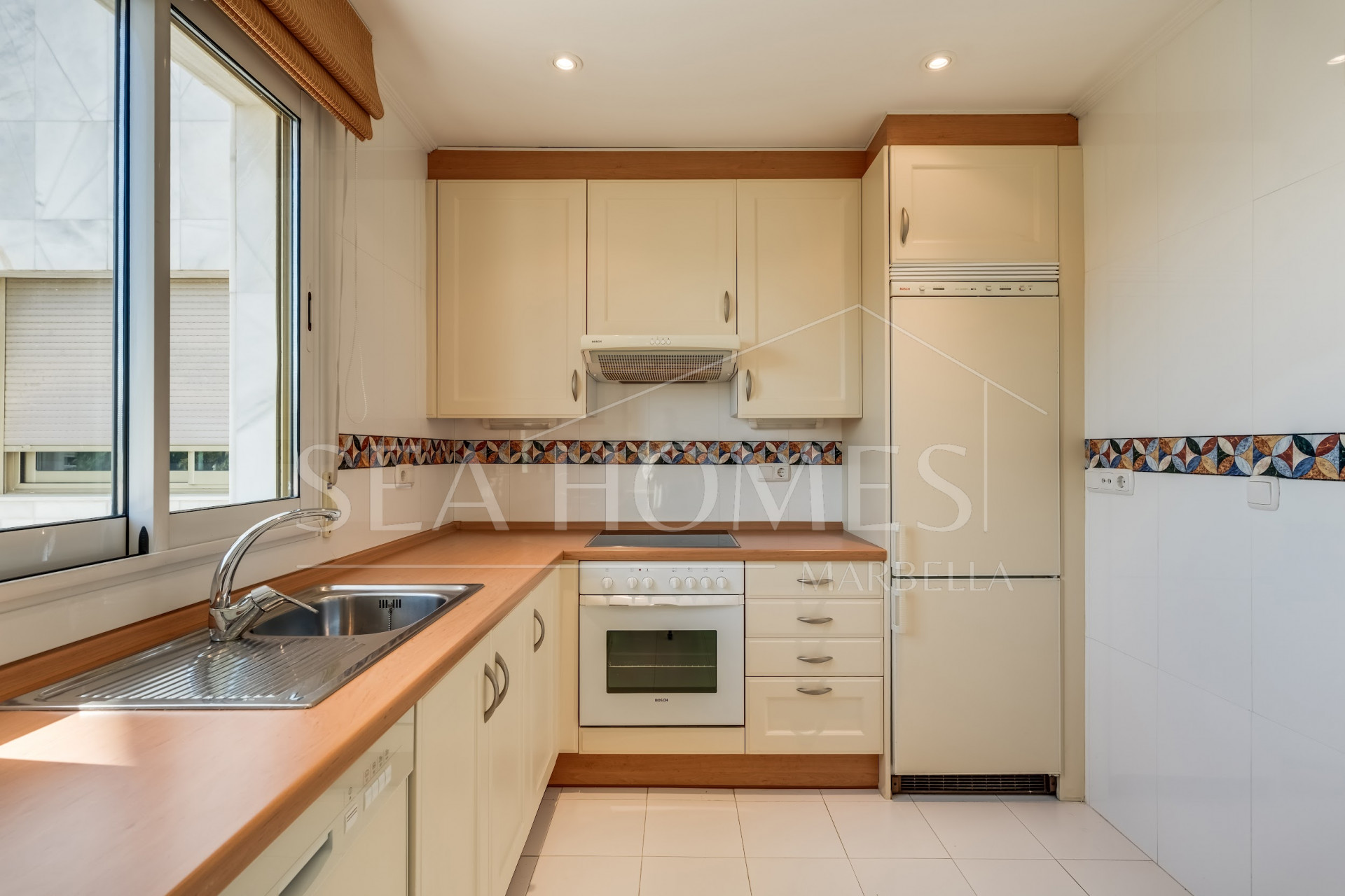 Impressive two bedroom, south west facing apartment in the beachfront community Playa Esmeralda