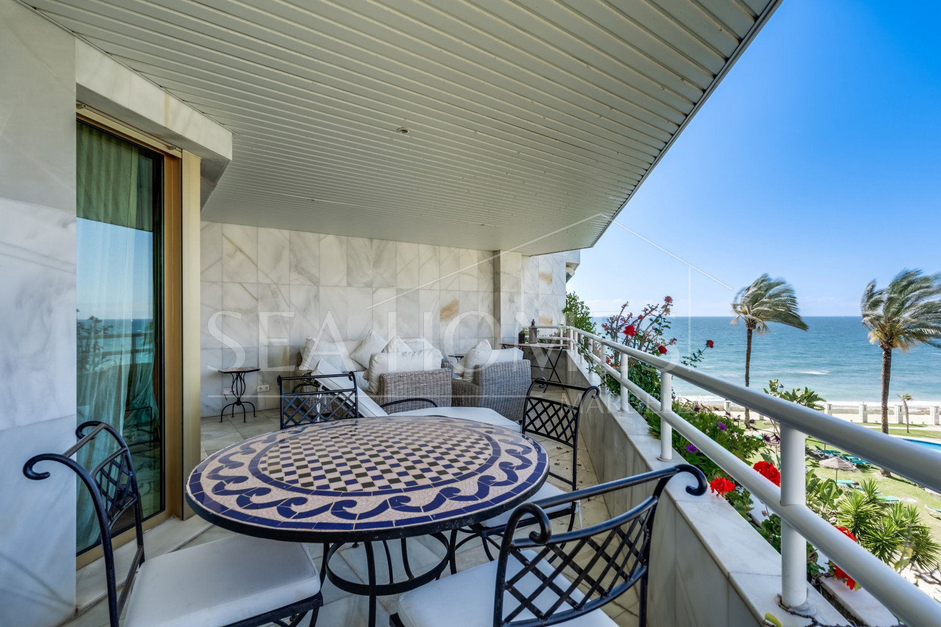 Impressive two bedroom, south west facing apartment in the beachfront community Playa Esmeralda