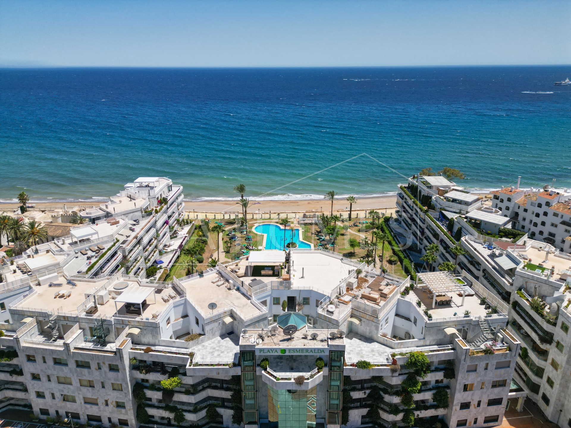 Impressive two bedroom, south west facing apartment in the beachfront community Playa Esmeralda