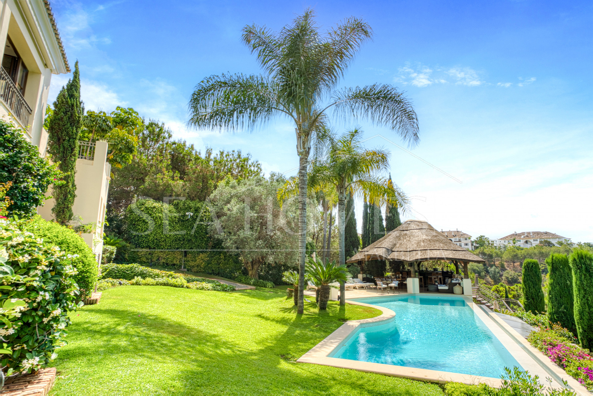 Elegant Six Bedroom, South-Facing Villa in Prestigious Lomas de Marbella Club