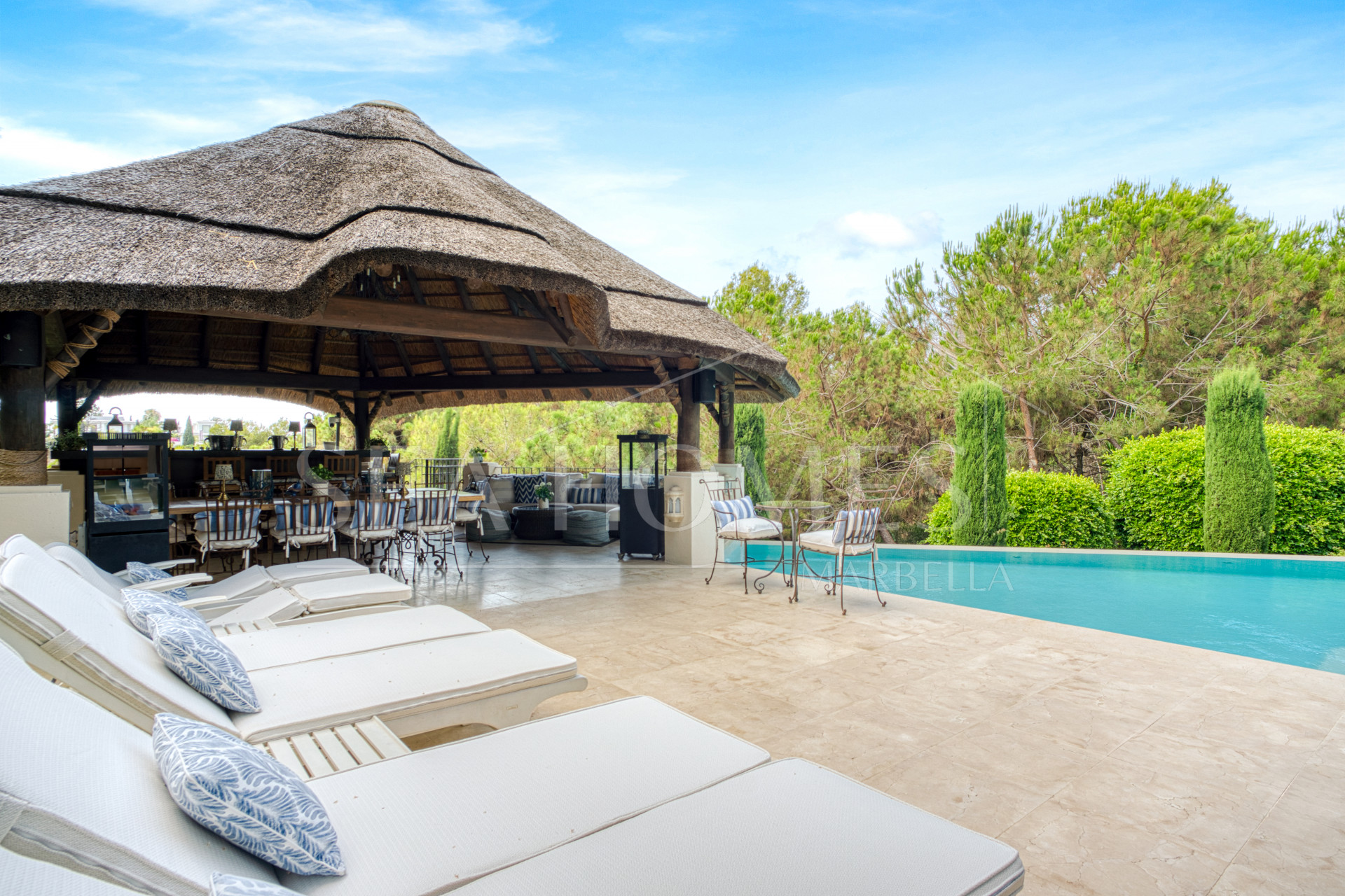 Elegant Six Bedroom, South-Facing Villa in Prestigious Lomas de Marbella Club