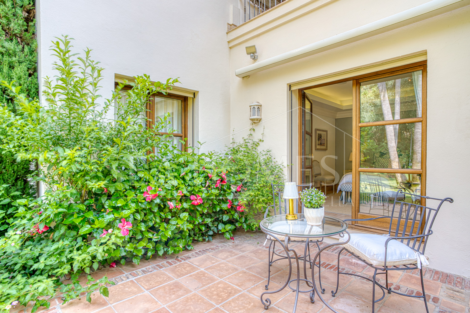 Elegant Six Bedroom, South-Facing Villa in Prestigious Lomas de Marbella Club