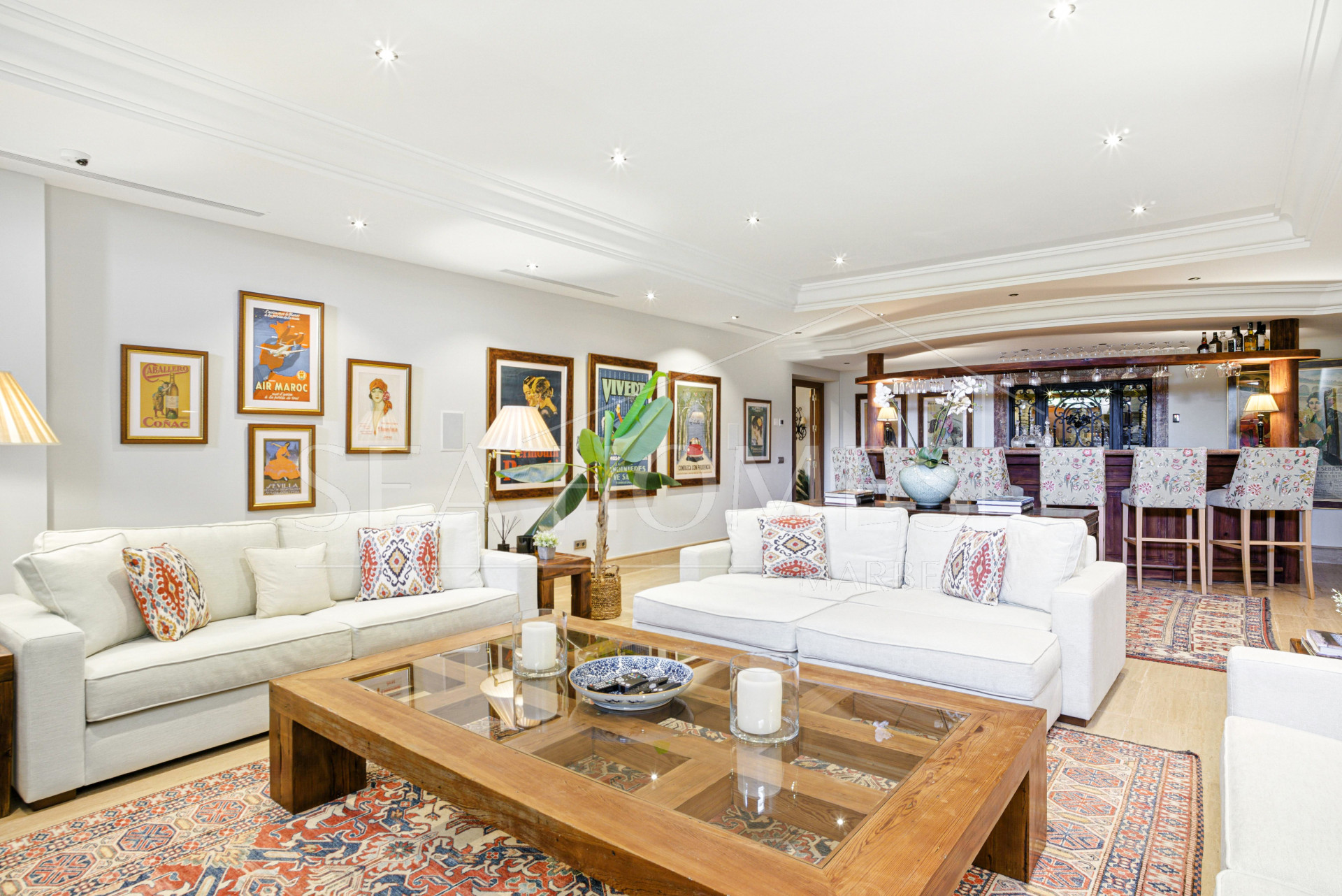 Elegant Six Bedroom, South-Facing Villa in Prestigious Lomas de Marbella Club