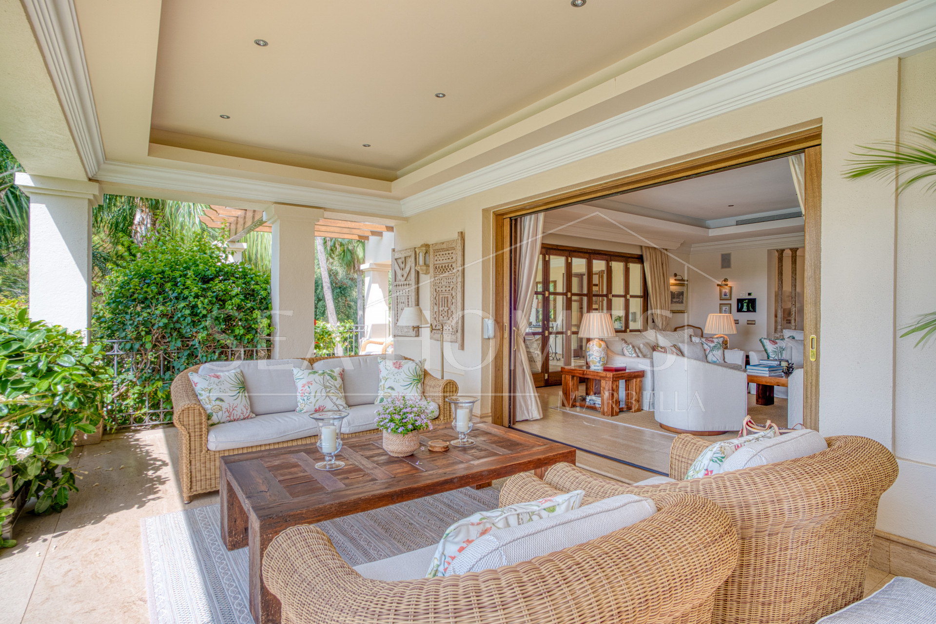Elegant Six Bedroom, South-Facing Villa in Prestigious Lomas de Marbella Club