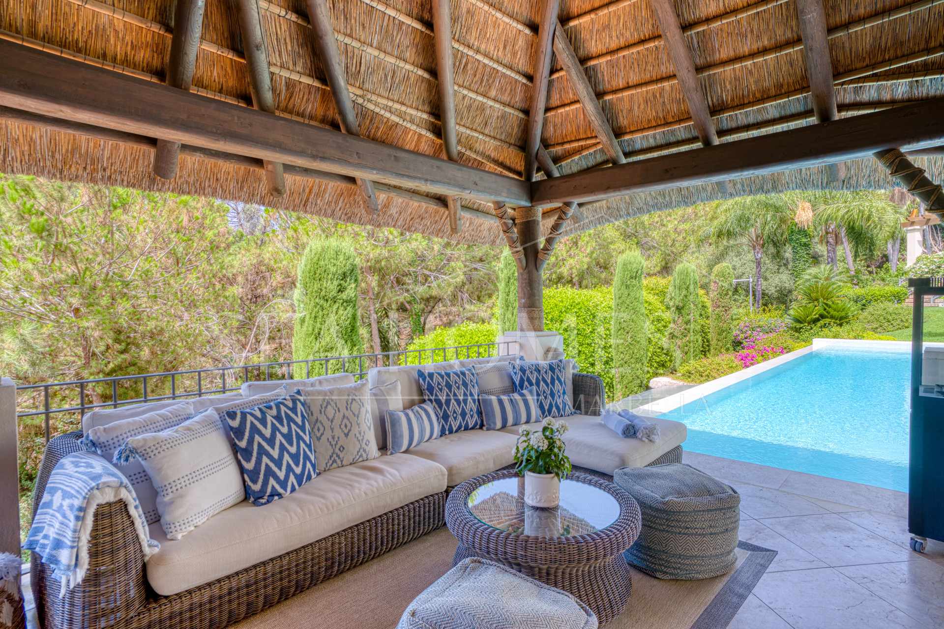 Elegant Six Bedroom, South-Facing Villa in Prestigious Lomas de Marbella Club