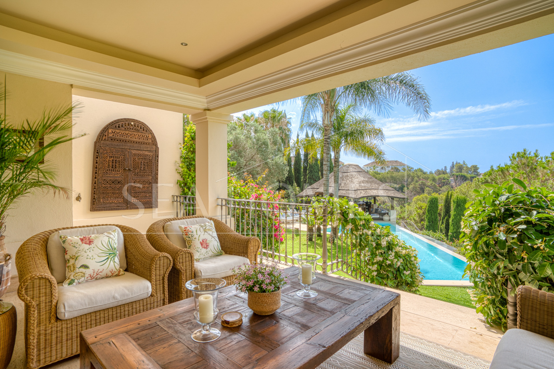 Elegant Six Bedroom, South-Facing Villa in Prestigious Lomas de Marbella Club