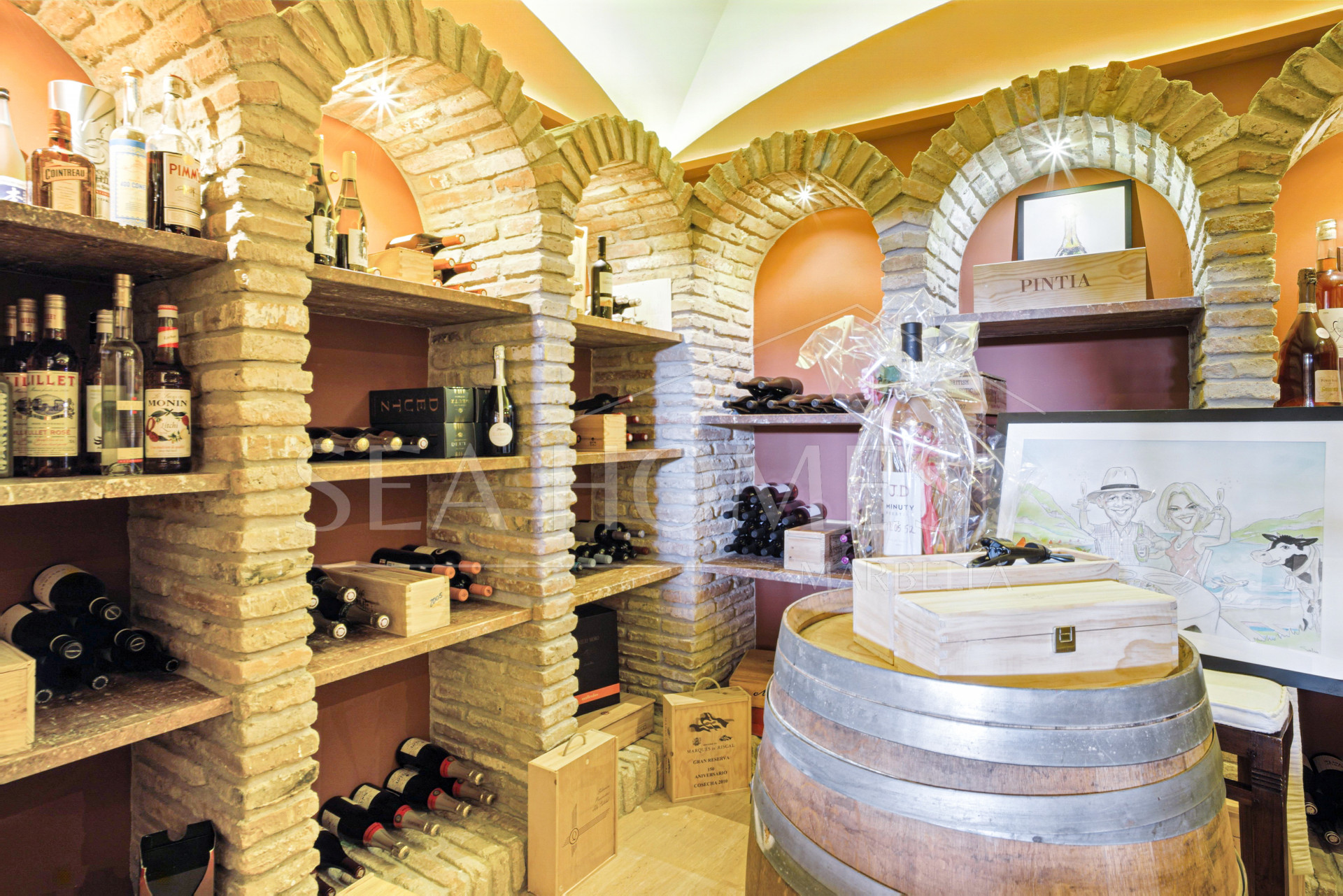 Elegant Six Bedroom, South-Facing Villa in Prestigious Lomas de Marbella Club