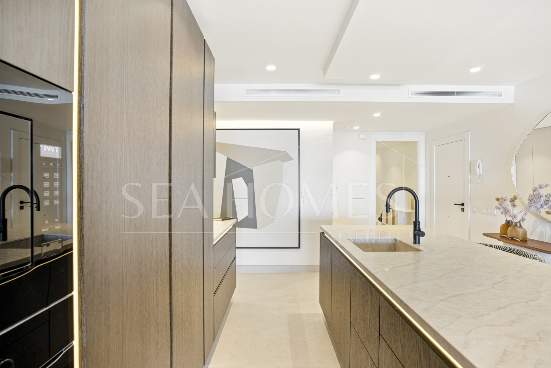 Stunning south facing, four bedroom ground floor apartment, set within the exclusive Los Granados del Mar urbanization on the New Golden Mile