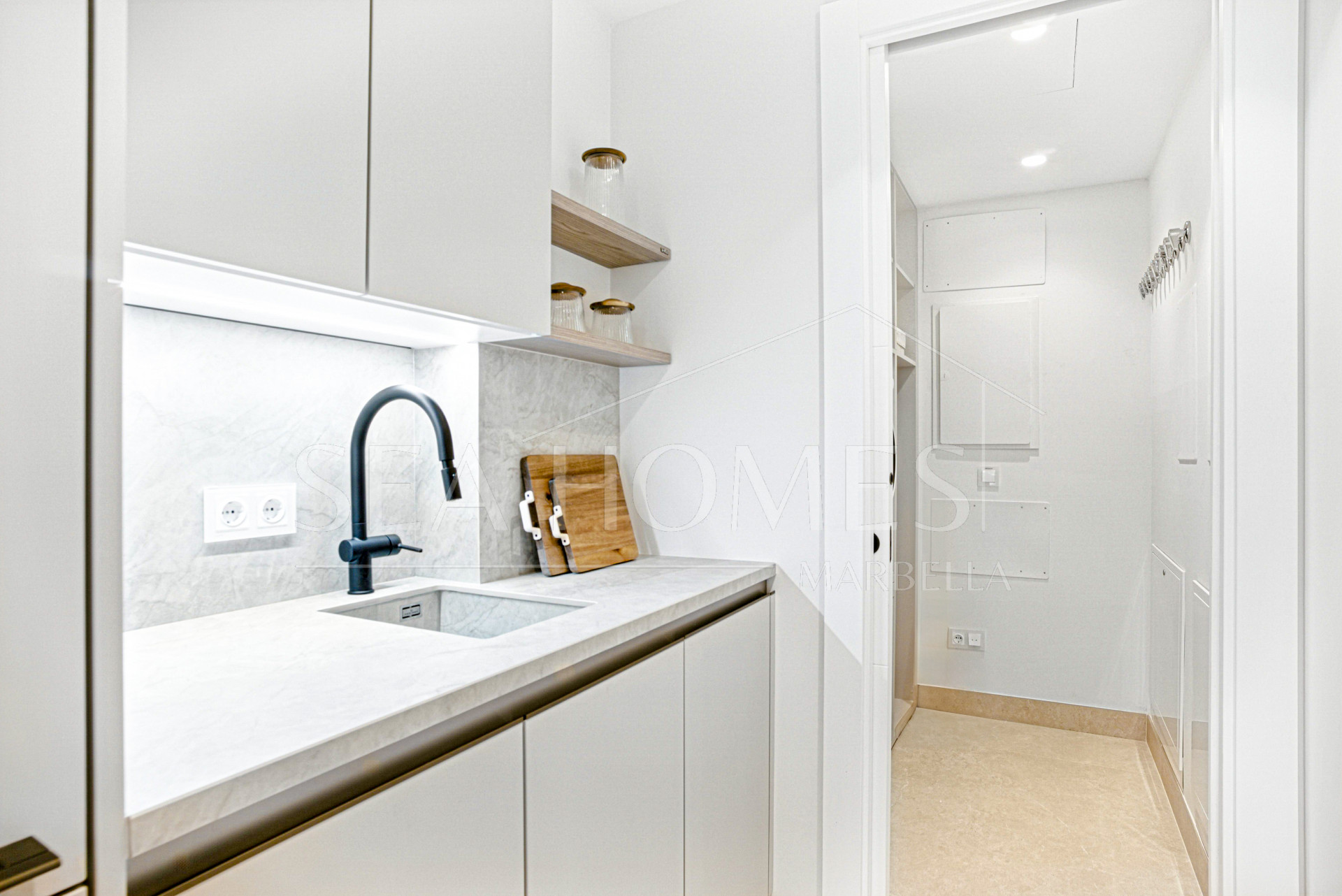 Stunning south facing, four bedroom ground floor apartment, set within the exclusive Los Granados del Mar urbanization on the New Golden Mile