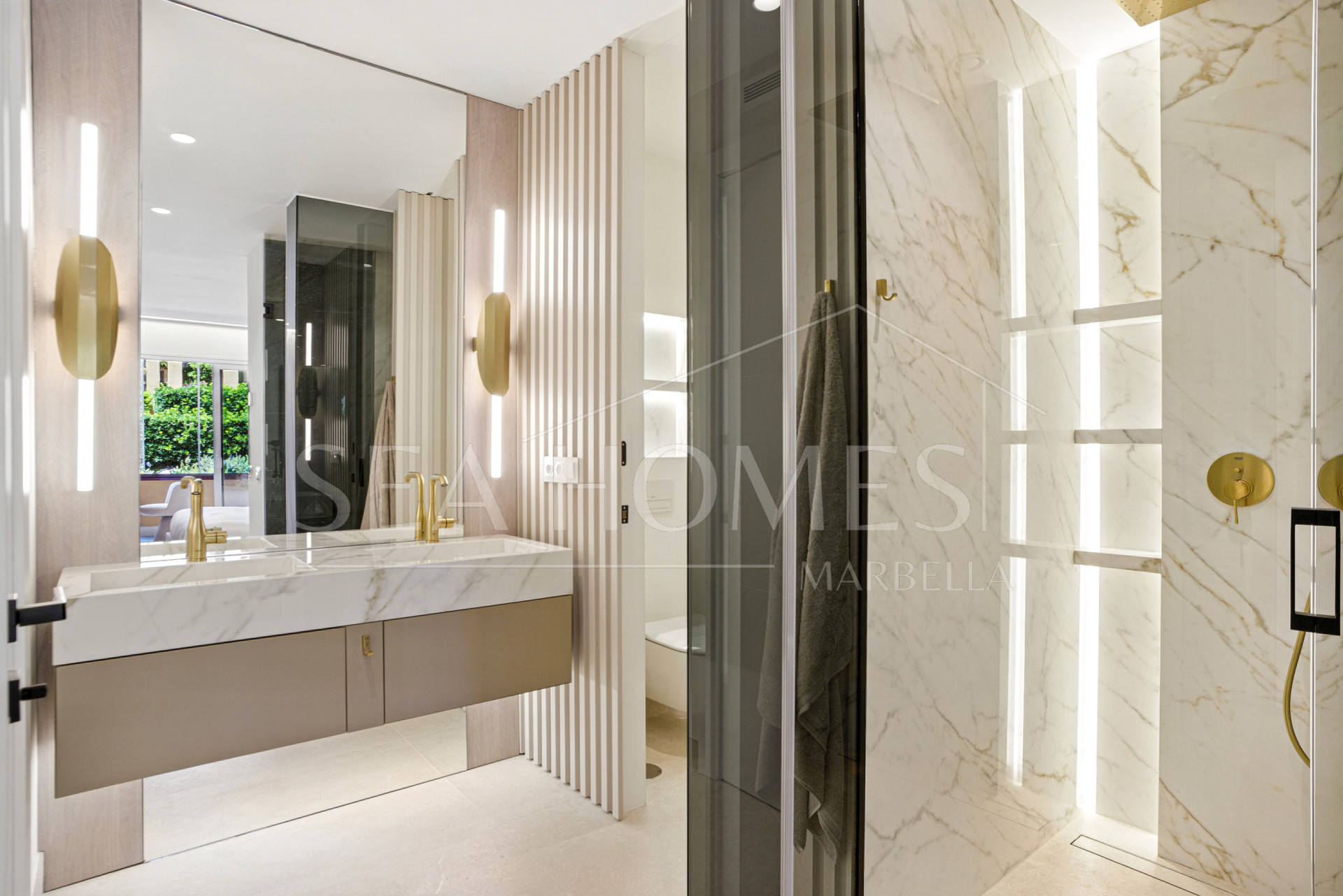 Stunning south facing, four bedroom ground floor apartment, set within the exclusive Los Granados del Mar urbanization on the New Golden Mile