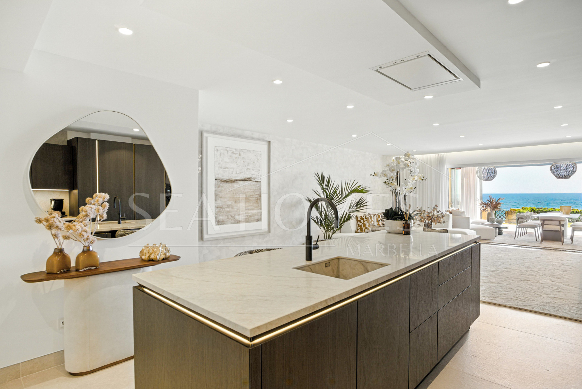 Stunning south facing, four bedroom ground floor apartment, set within the exclusive Los Granados del Mar urbanization on the New Golden Mile