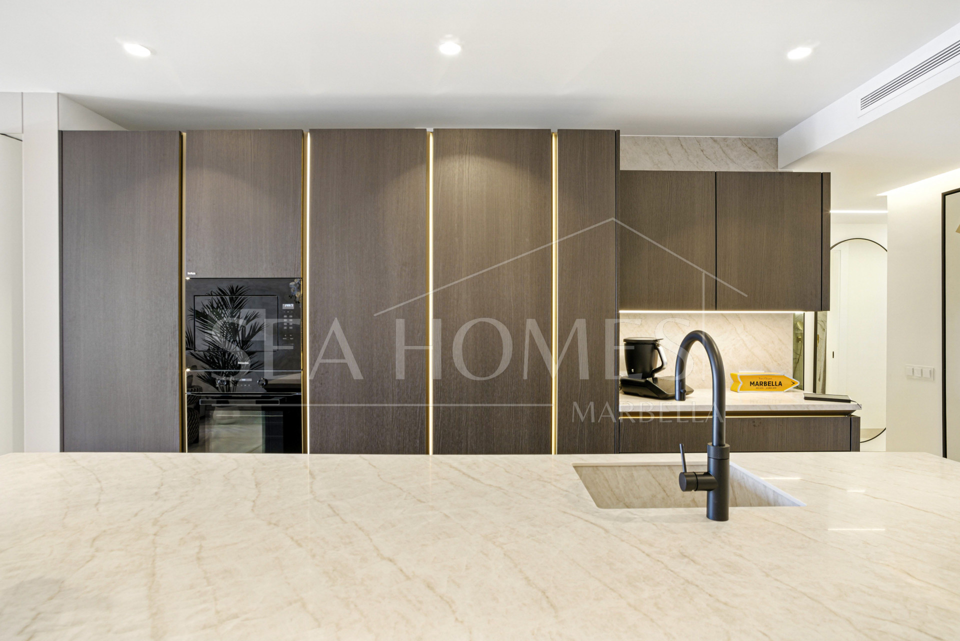 Stunning south facing, four bedroom ground floor apartment, set within the exclusive Los Granados del Mar urbanization on the New Golden Mile