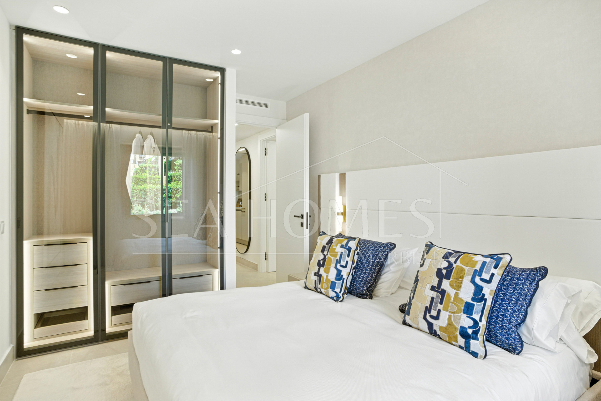 Stunning south facing, four bedroom ground floor apartment, set within the exclusive Los Granados del Mar urbanization on the New Golden Mile