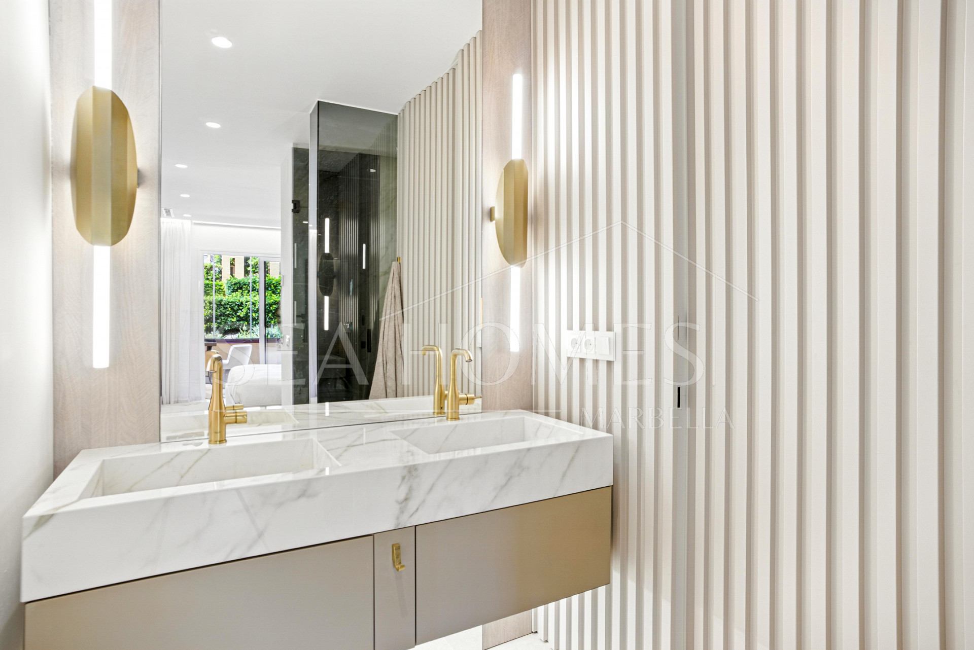 Stunning south facing, four bedroom ground floor apartment, set within the exclusive Los Granados del Mar urbanization on the New Golden Mile