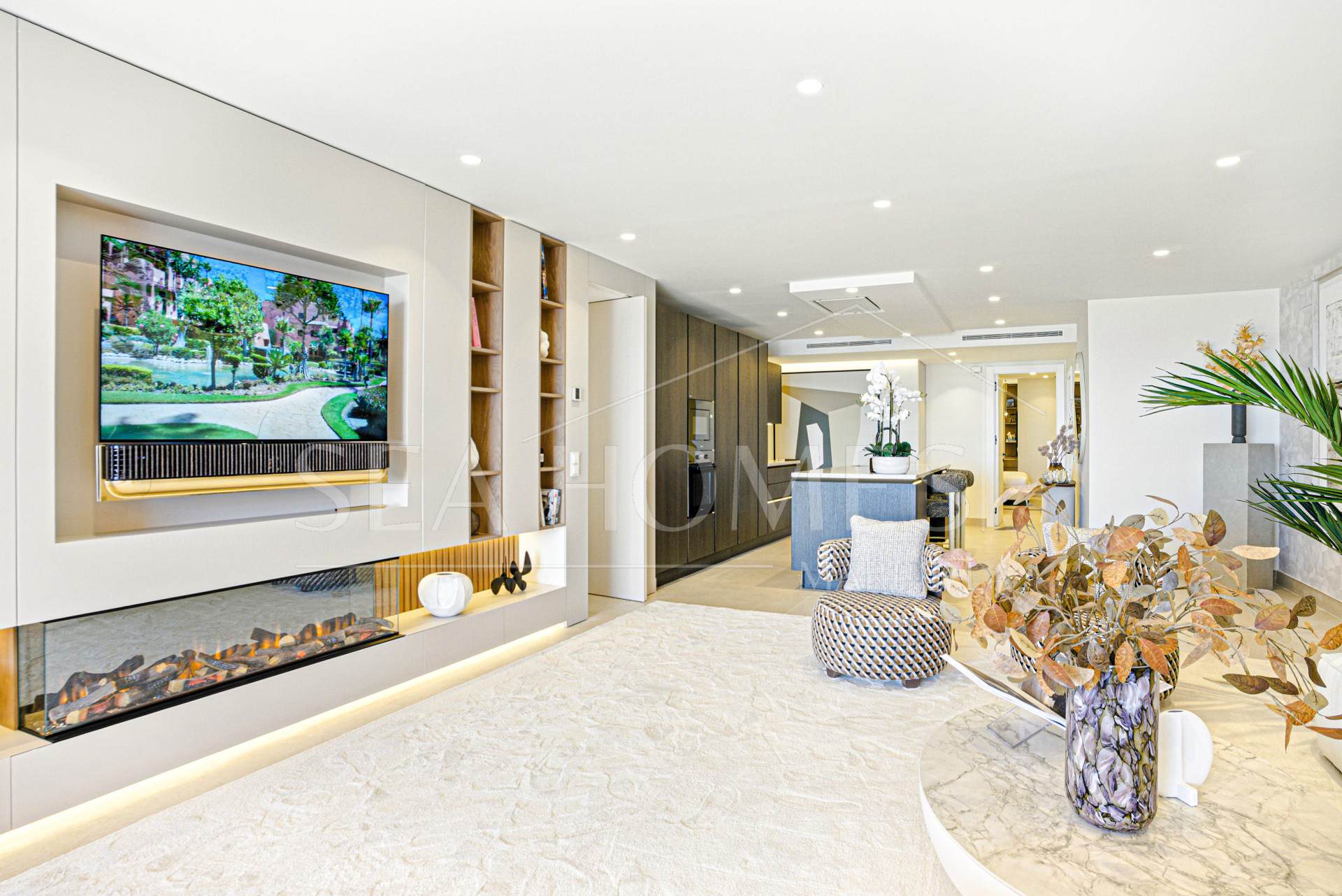 Stunning south facing, four bedroom ground floor apartment, set within the exclusive Los Granados del Mar urbanization on the New Golden Mile