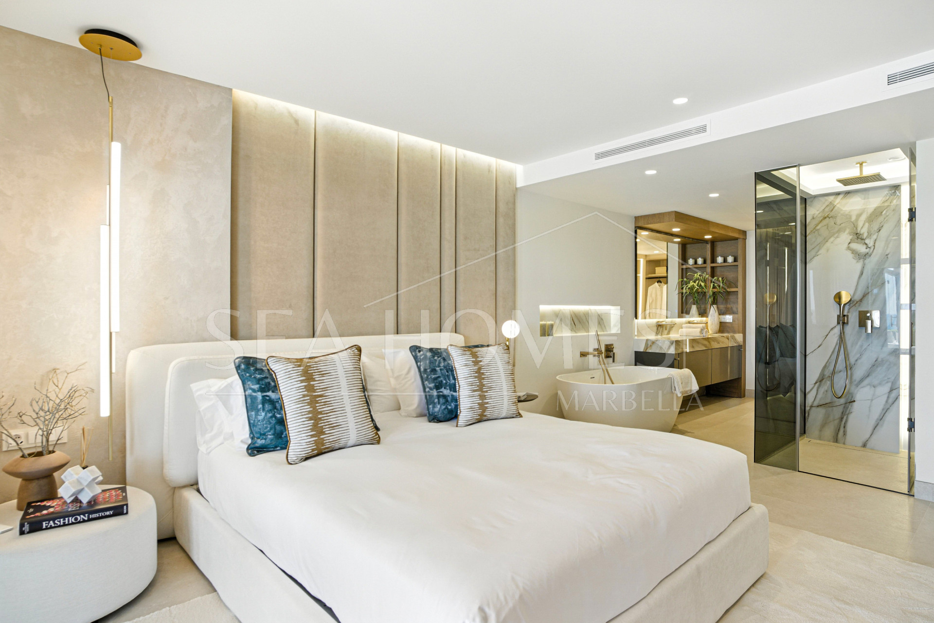 Stunning south facing, four bedroom ground floor apartment, set within the exclusive Los Granados del Mar urbanization on the New Golden Mile