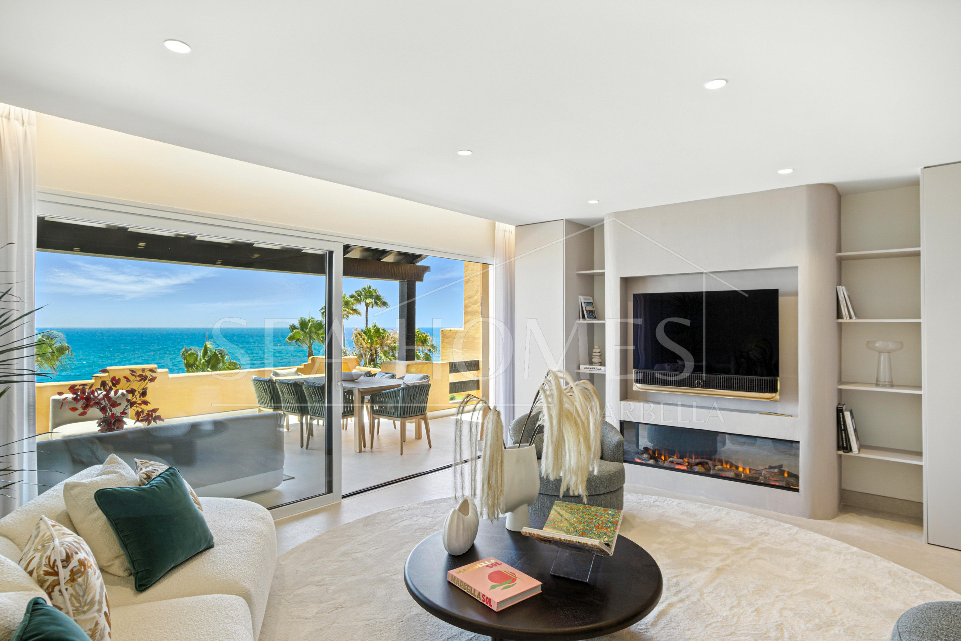 Beautiful beach front, south facing four bedroom apartment located in Los Granados del Mar on the New Golden Mile