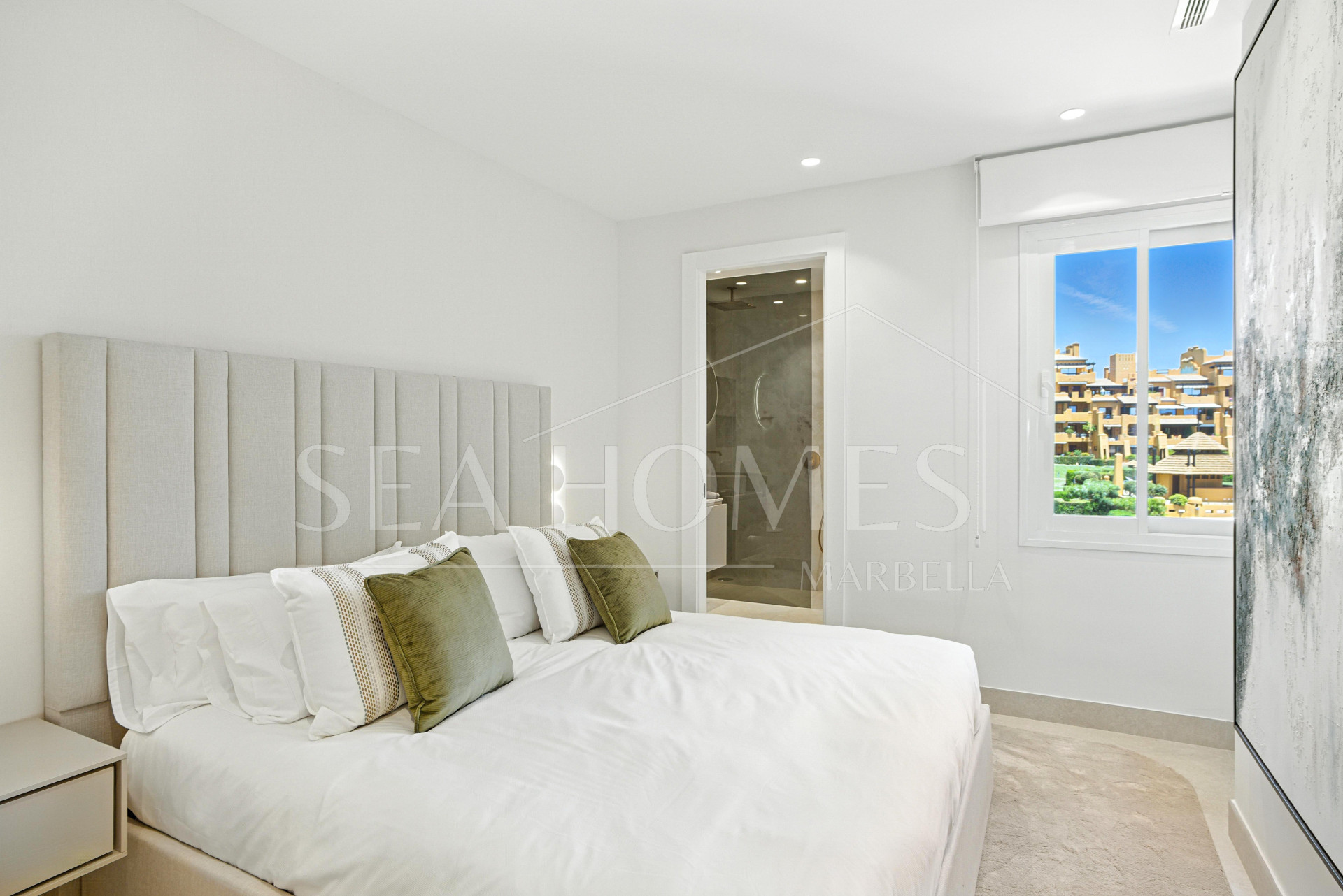 Beautiful beach front, south facing four bedroom apartment located in Los Granados del Mar on the New Golden Mile