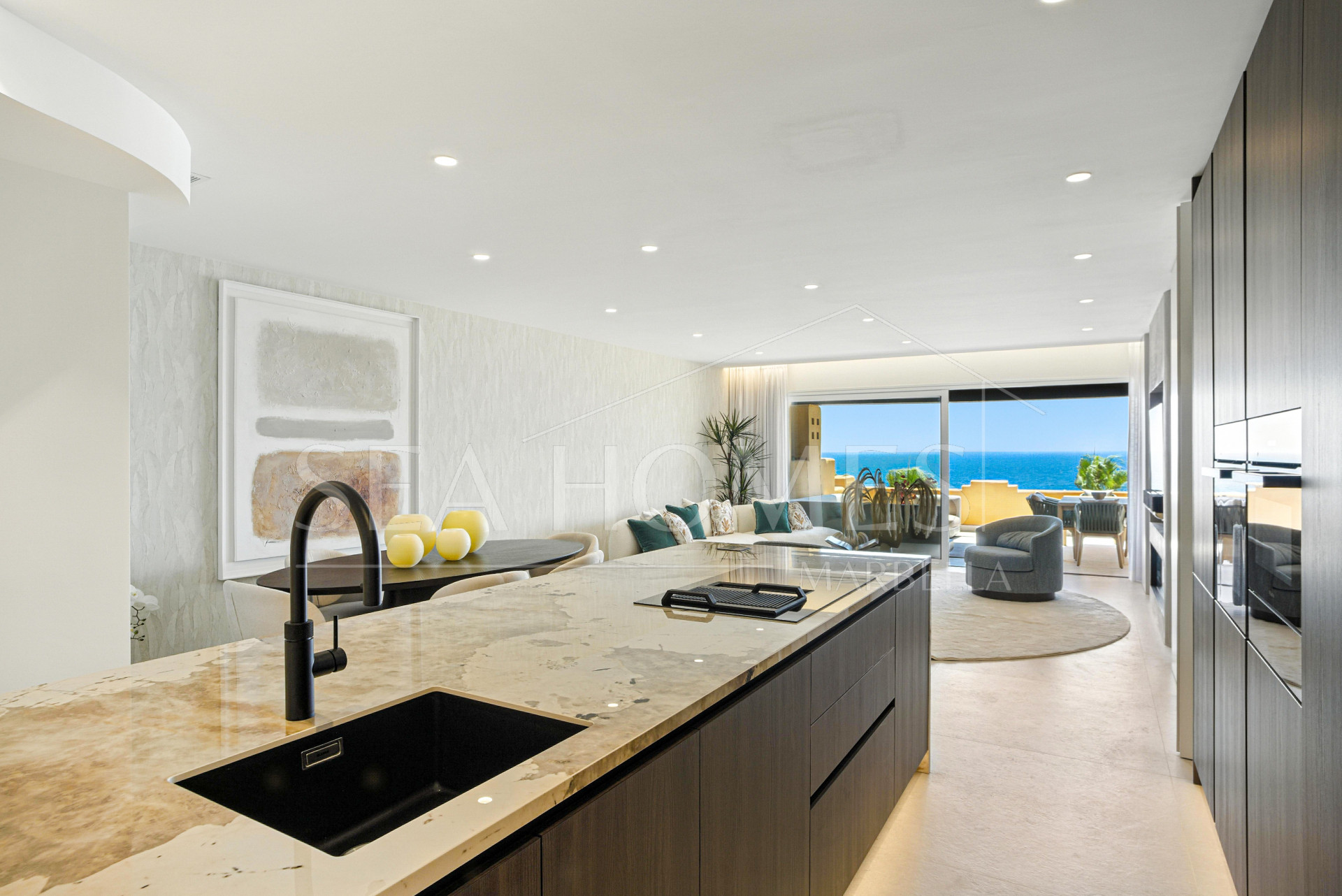 Beautiful beach front, south facing four bedroom apartment located in Los Granados del Mar on the New Golden Mile