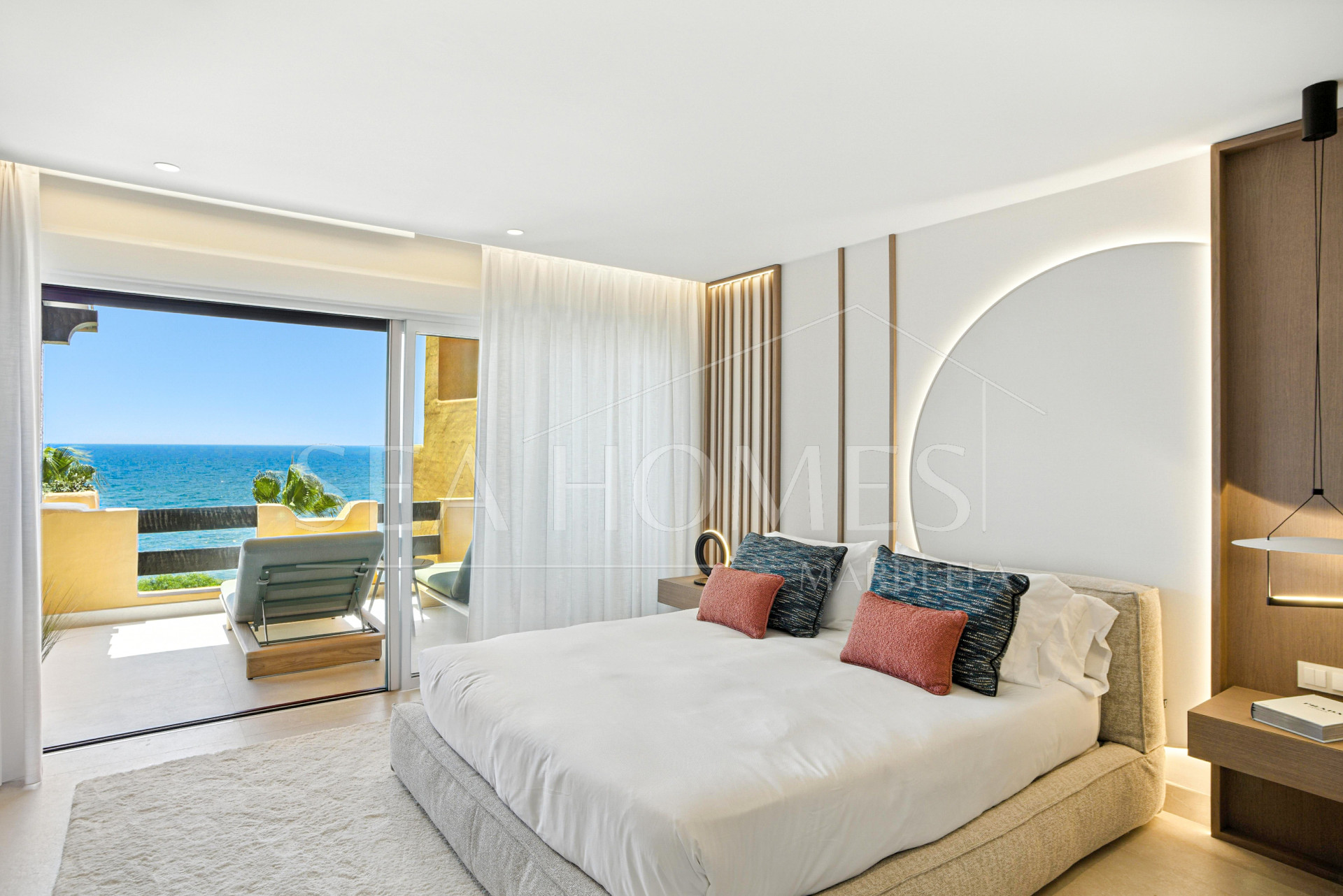 Beautiful beach front, south facing four bedroom apartment located in Los Granados del Mar on the New Golden Mile