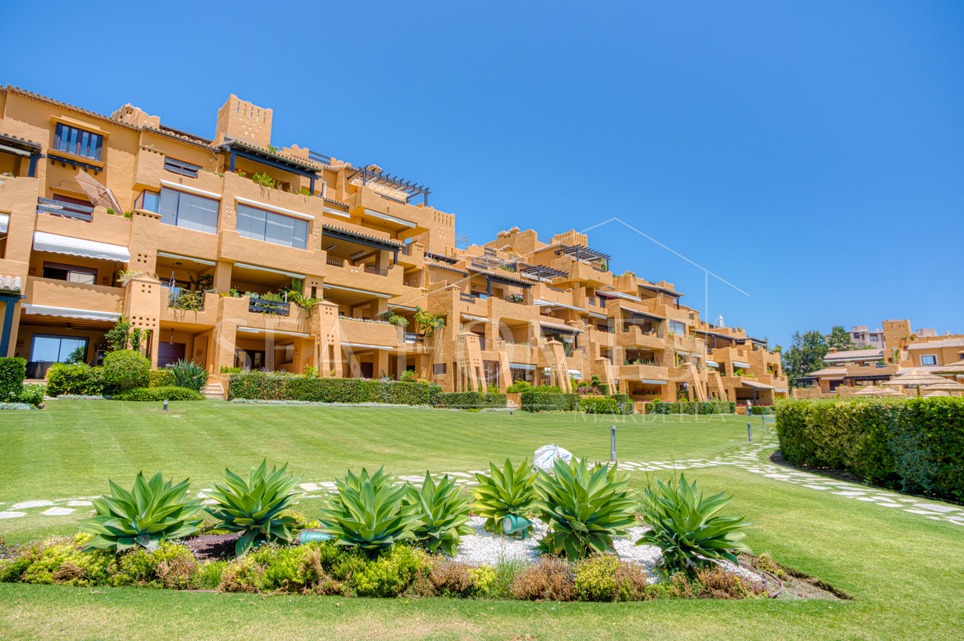 Beautiful beach front, south facing four bedroom apartment located in Los Granados del Mar on the New Golden Mile